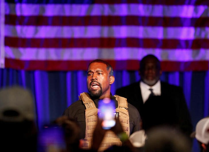 Foto de archivo de Kanye West en un acto de campaña en North Charleston, Carolina del Sur 
Jul 19, 2020.  REUTERS/Randall Hill/