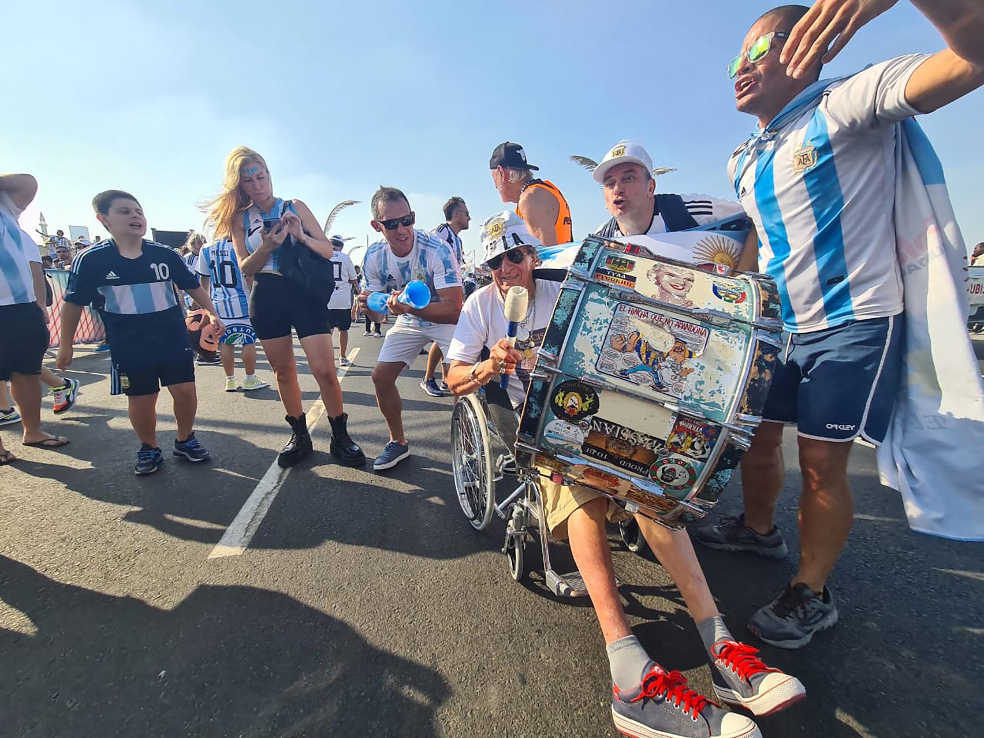 Tula, presente en los Mundiales desde Alemania 74' en adelante, dijo presente en el banderazo