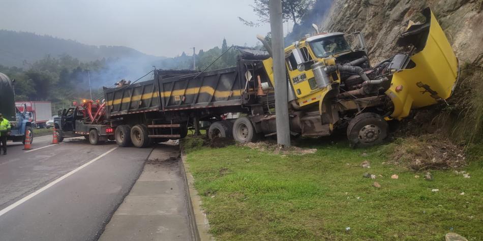 Accidente de tránsito en la vía de Melgar-Bogotá