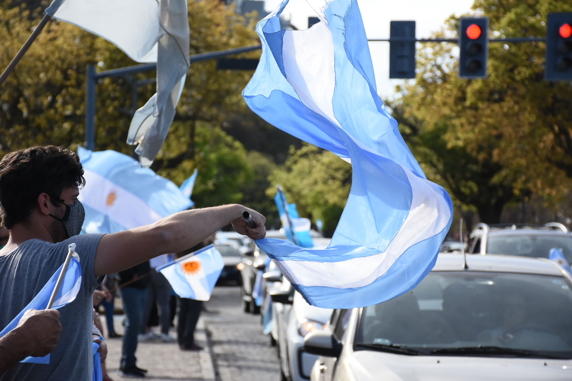 Las banderas argentinas fueron un símbolo de las protestas contra el Gobierno