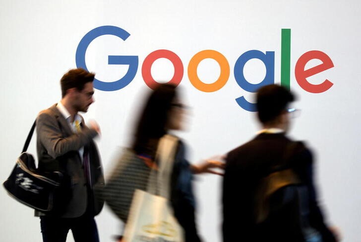 FOTO DE ARCHIVO: El logo de Google es fotografiado durante la cumbre de startups y tecnología Viva Tech en París, Francia. 25 de mayo de 2018. REUTERS/Charles Platiau