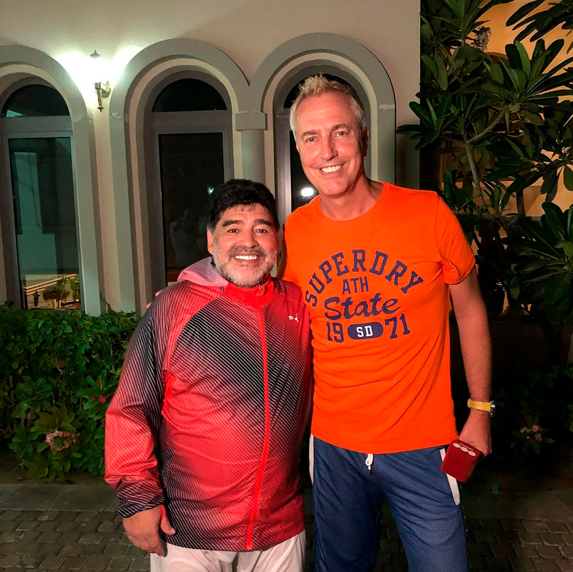 Diego, junto al conductor Marley, cuando visitó su casa con el programa "Por el Mundo"