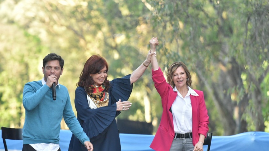 Florencia Saintout junto a Cristina Kirchner y Axel Kicillof 