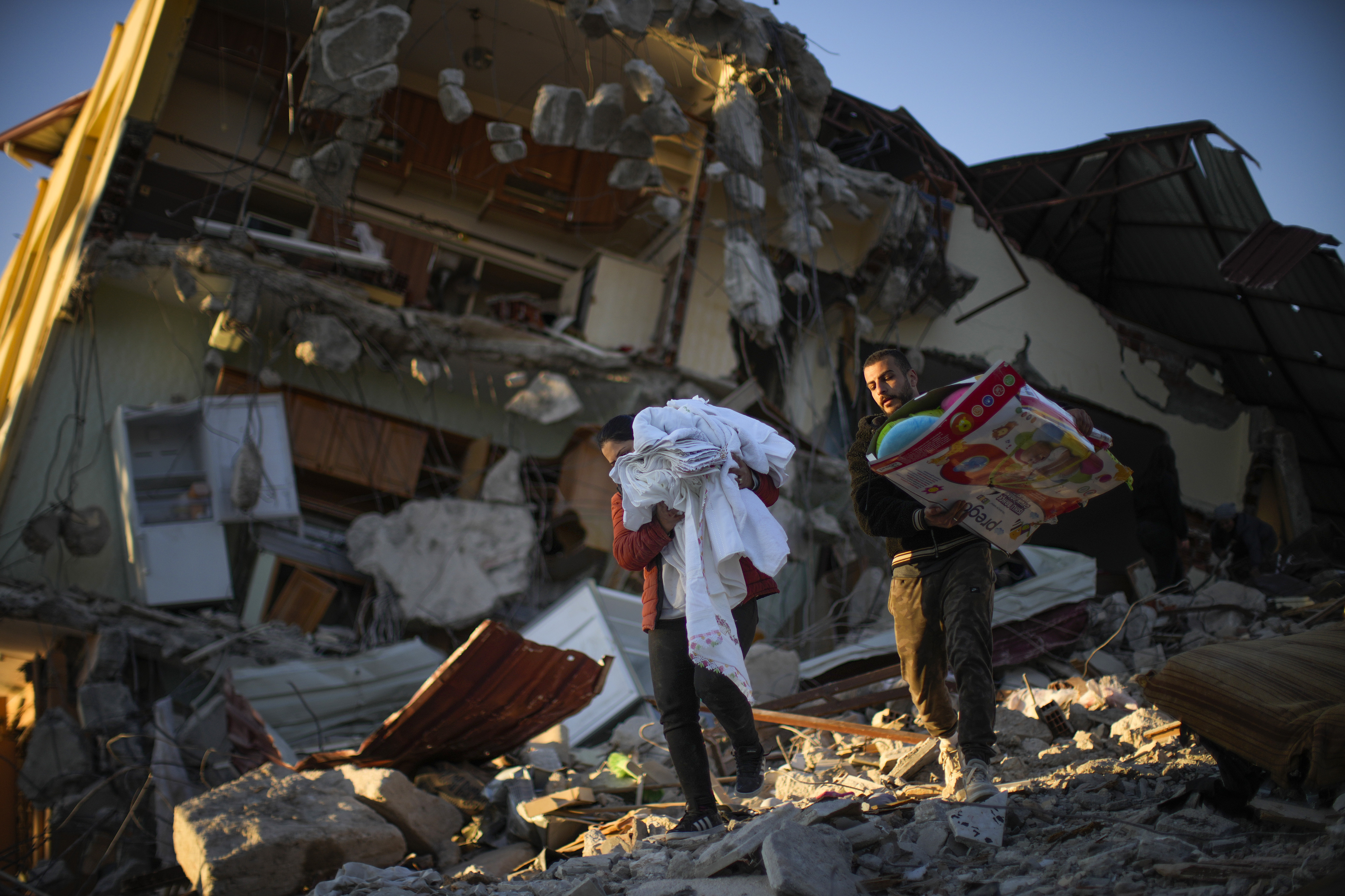 El balance de muertos tras el poderoso terremoto en Turquía superó los 41.000 