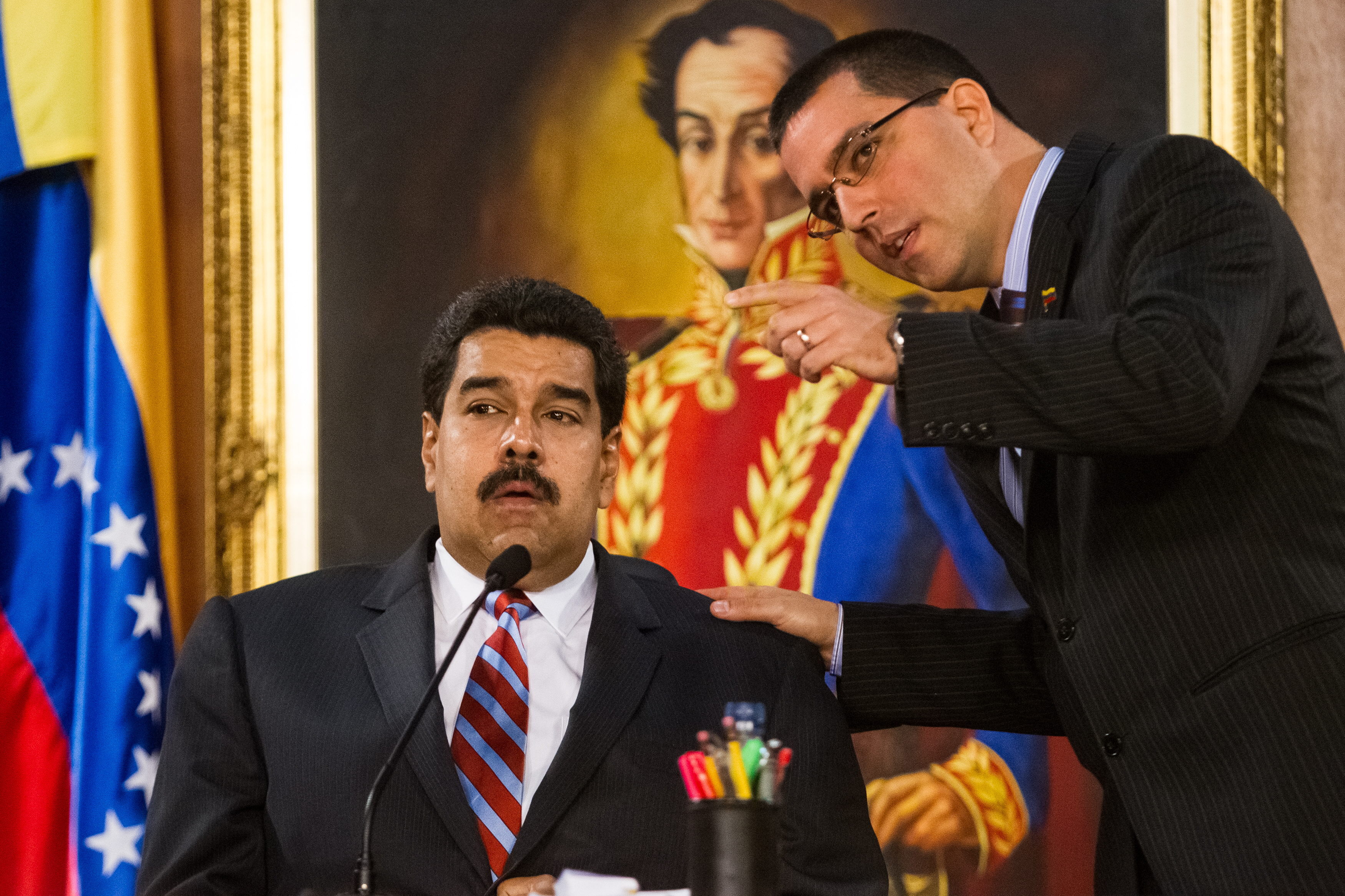 El dictador de Venezuela, Nicolás Maduro (i) y Jorge Arreaza (d)
