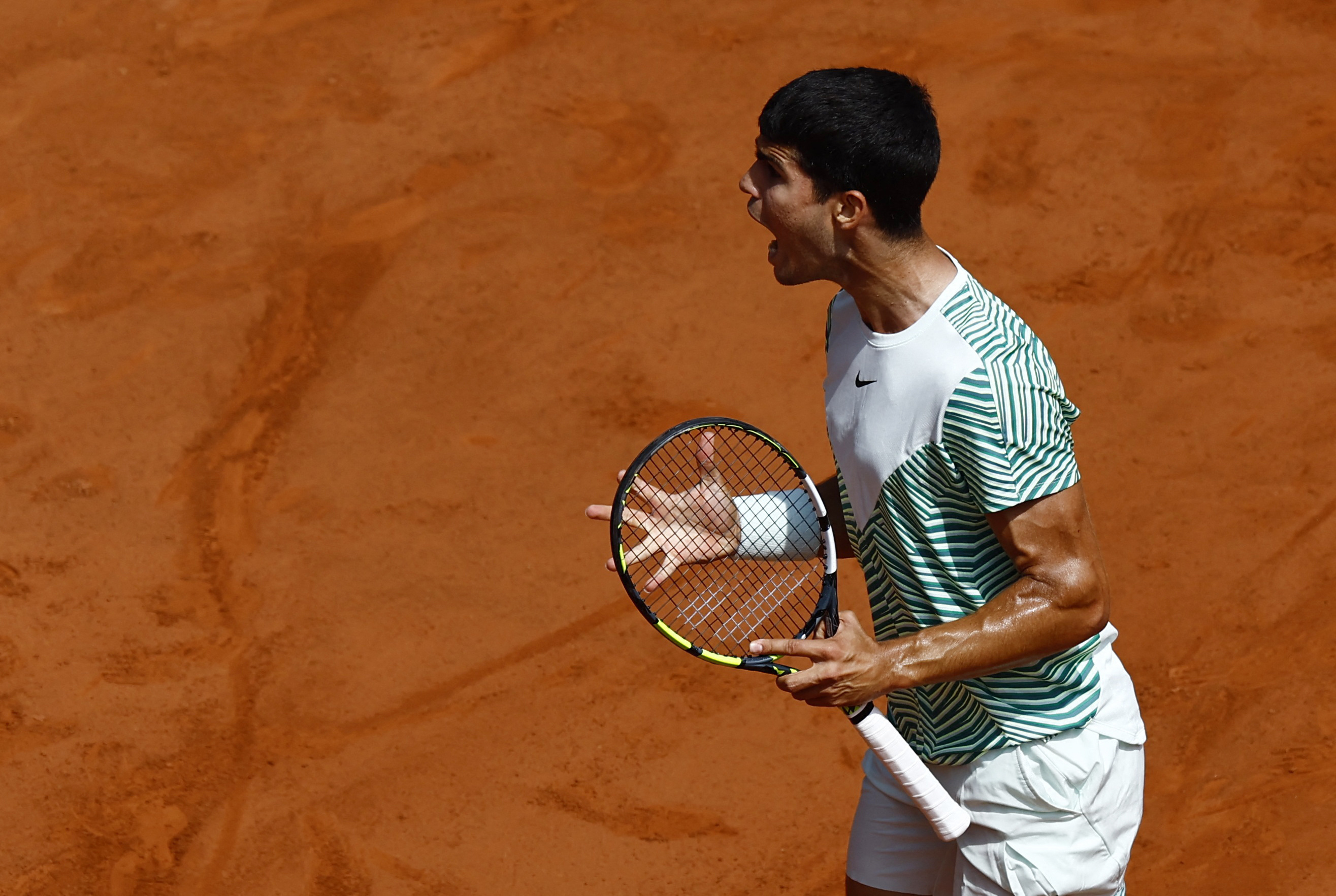 El puntazo de Alcaraz que provocó el aplauso de Djokovic: uno de los mejores momentos de Roland Garros 