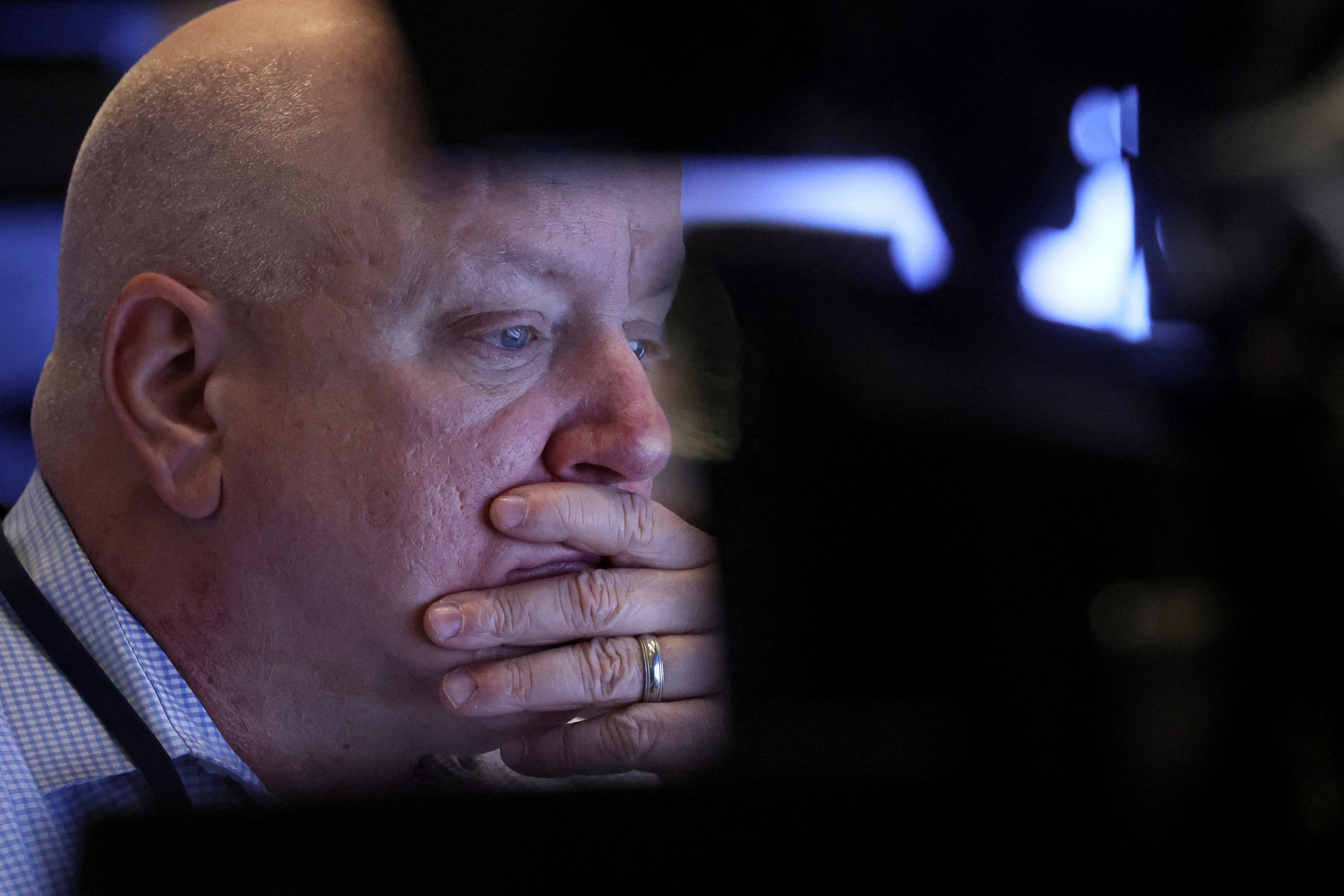 Un corredor de bolsa en Wall Street (REUTERS/Brendan McDermid)