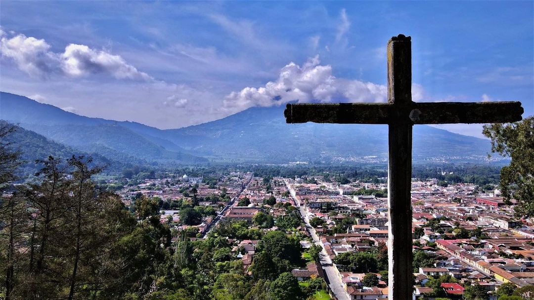Vista desde el mirador Las Cruces, en lo más alto de La Antigua (Foto: Instagram/@vagabundo.marquense)