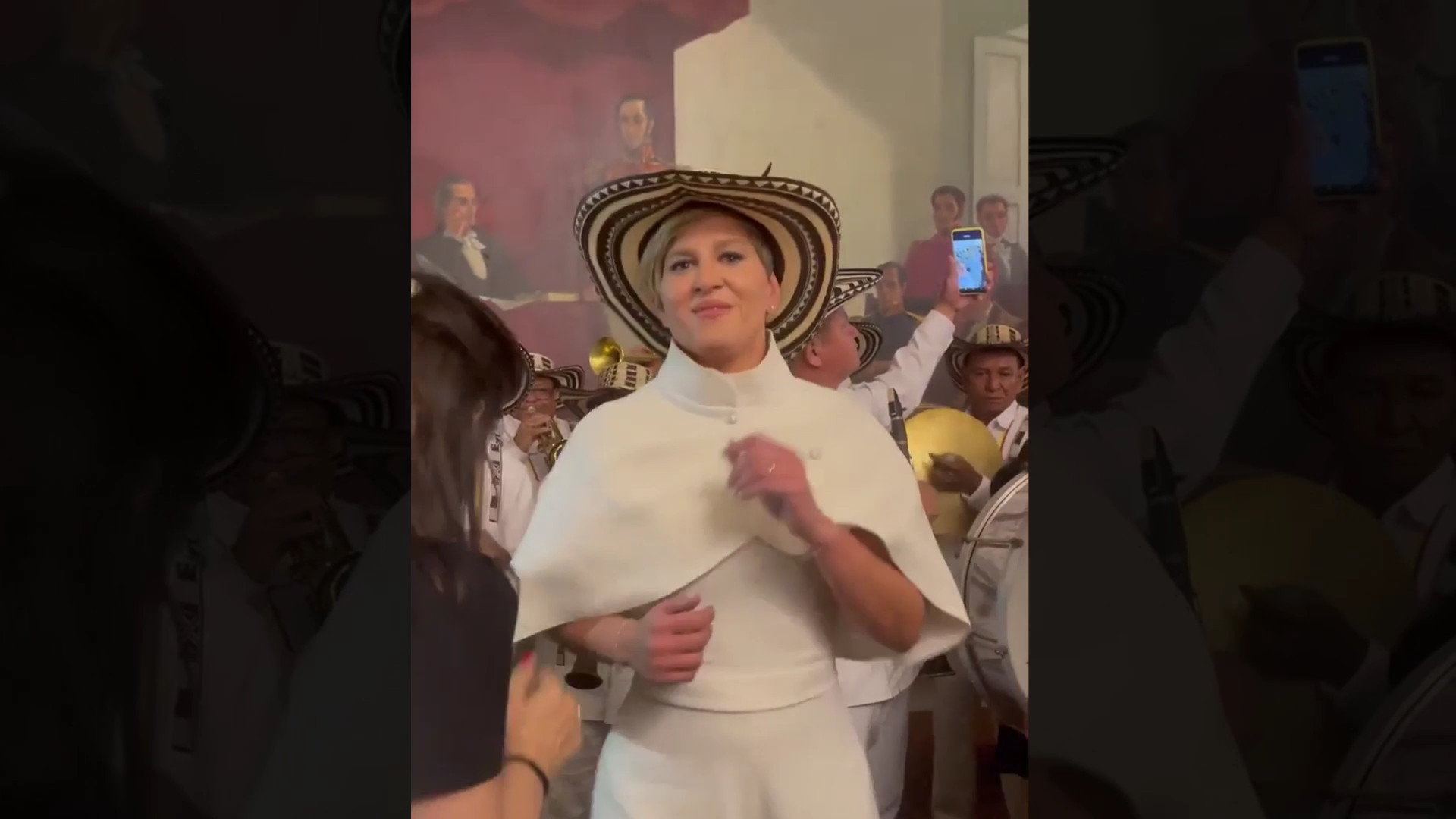Video: la nueva primera dama, Verónica Alcocer, celebró bailando con la papayera que llevaron a la Casa de Nariño