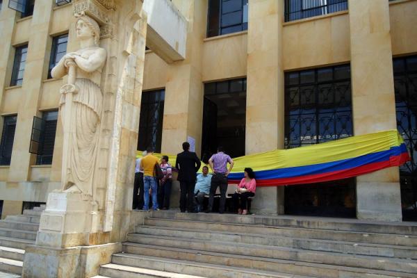 Exalcalde de Bucaramanga golpeó a un abogado en plena audiencia: “Lamento profundamente haber reaccionado”