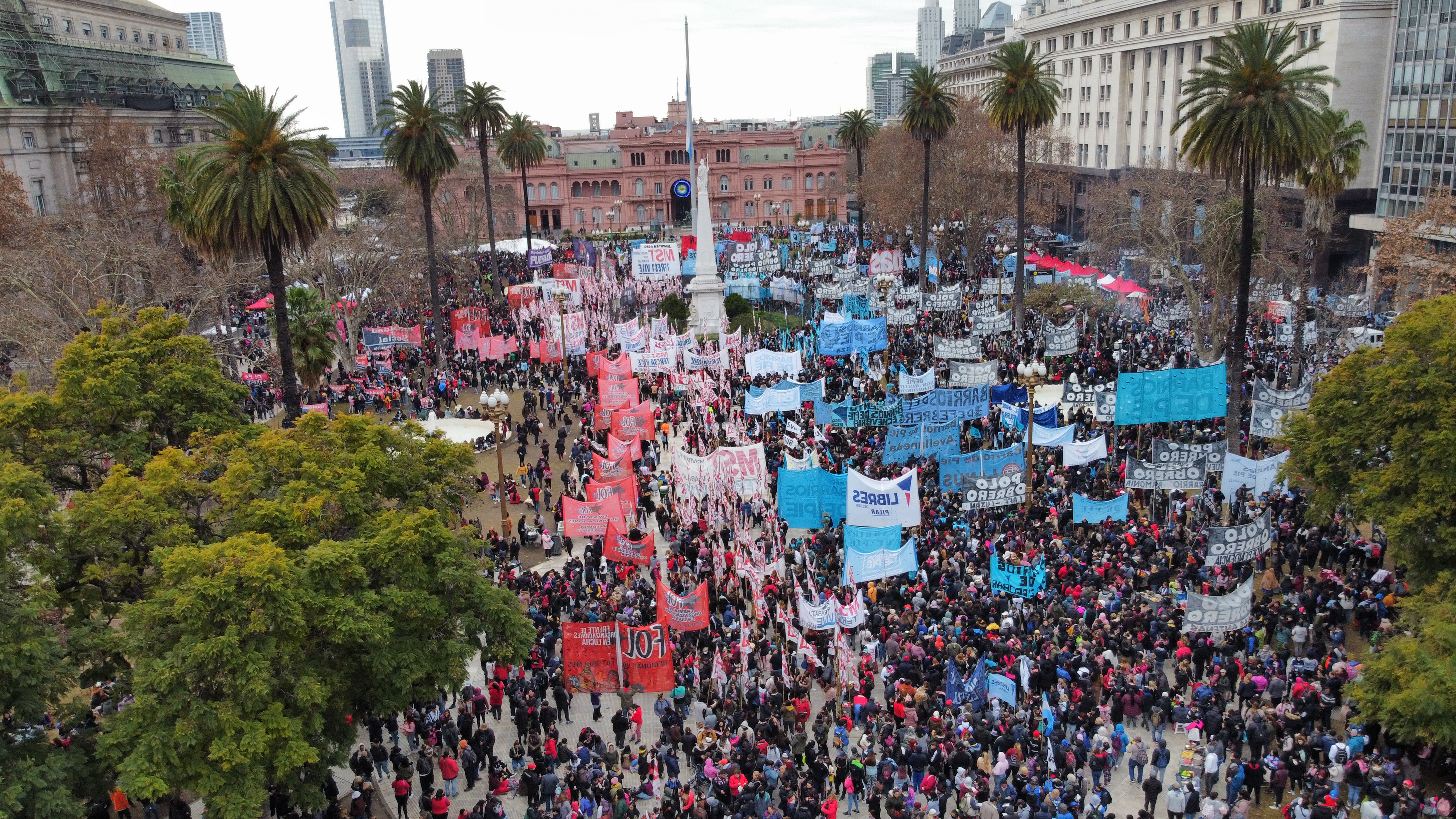 Imagen del drone: la masiva movilización a Plaza de Mayo 