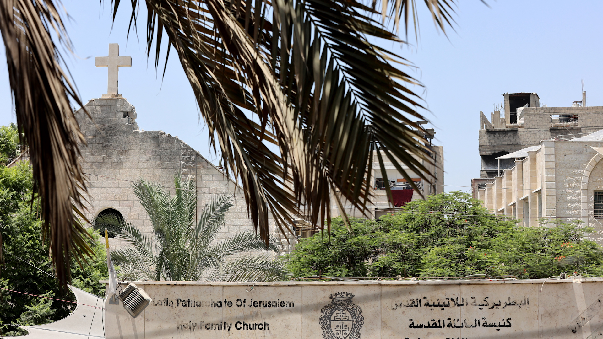 Condena internacional por el ataque de Israel a una iglesia católica en Gaza