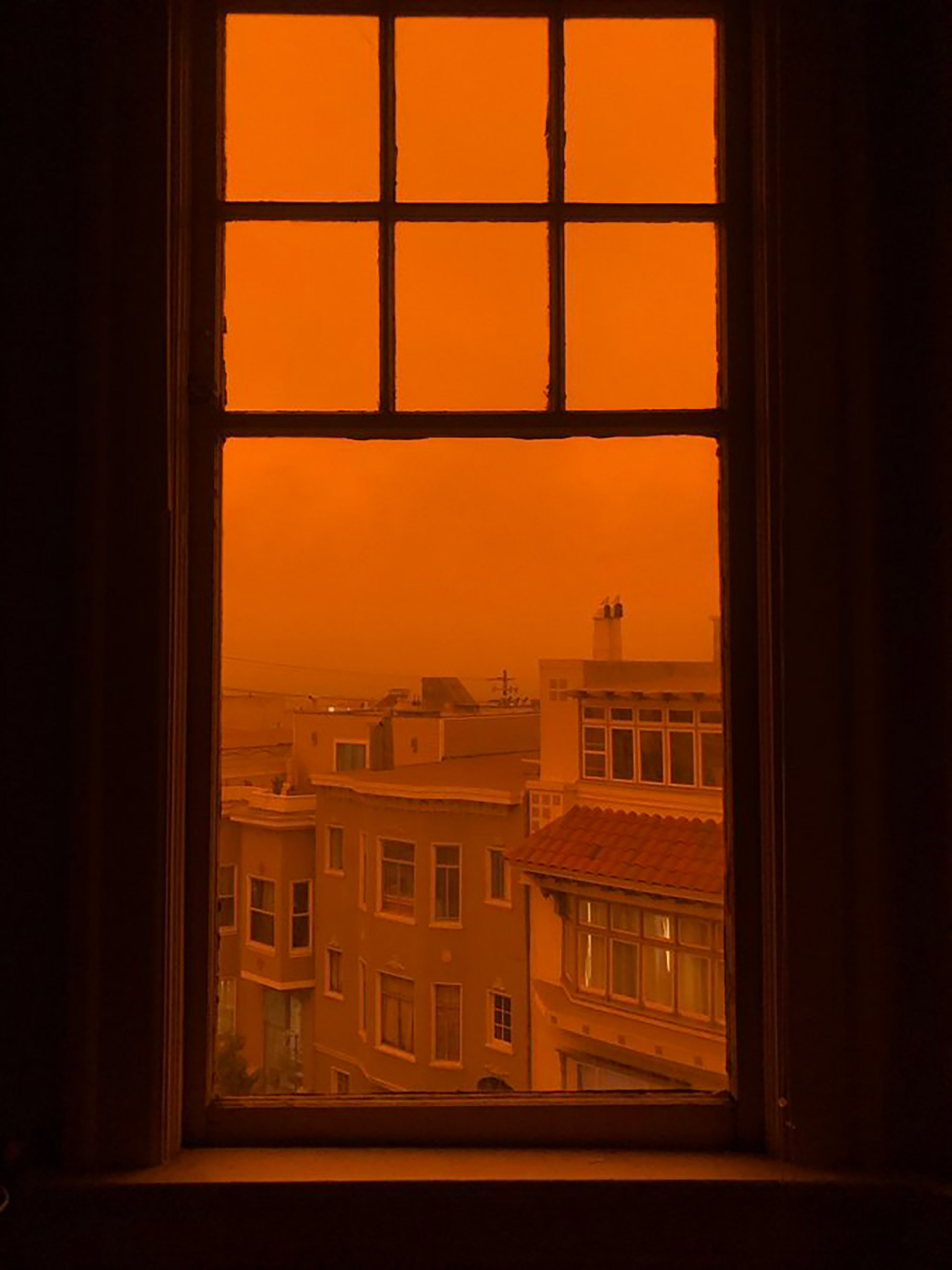 El reportero David Ingram subió a Twitter esta imagen que captó desde una ventana de su hogar en San Francisco