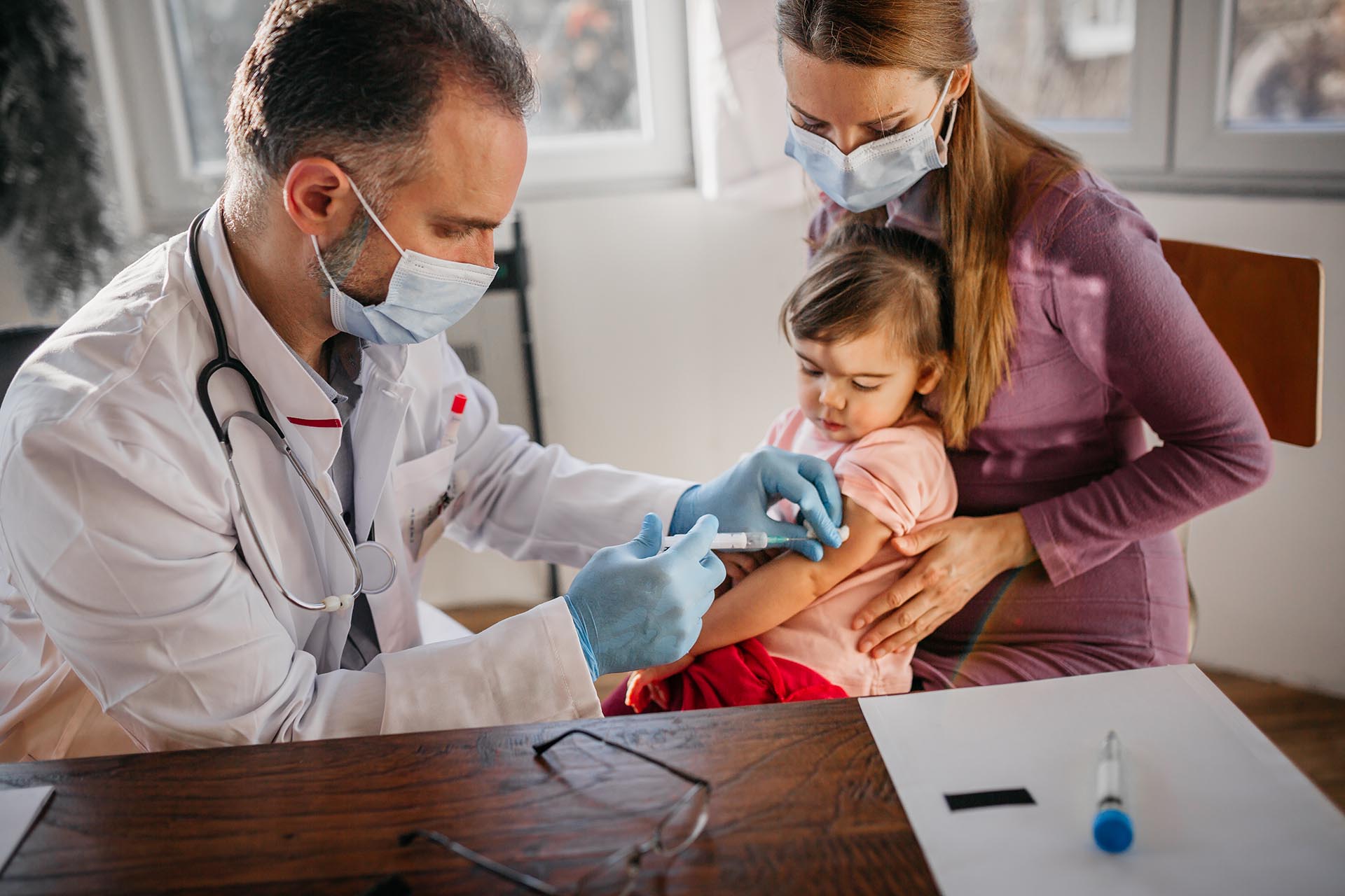Moderna está evaluando el potencial de una vacuna de refuerzo para todos los niños de 6 meses en adelante, tanto para la versión original del coronavirus como para Ómicron 