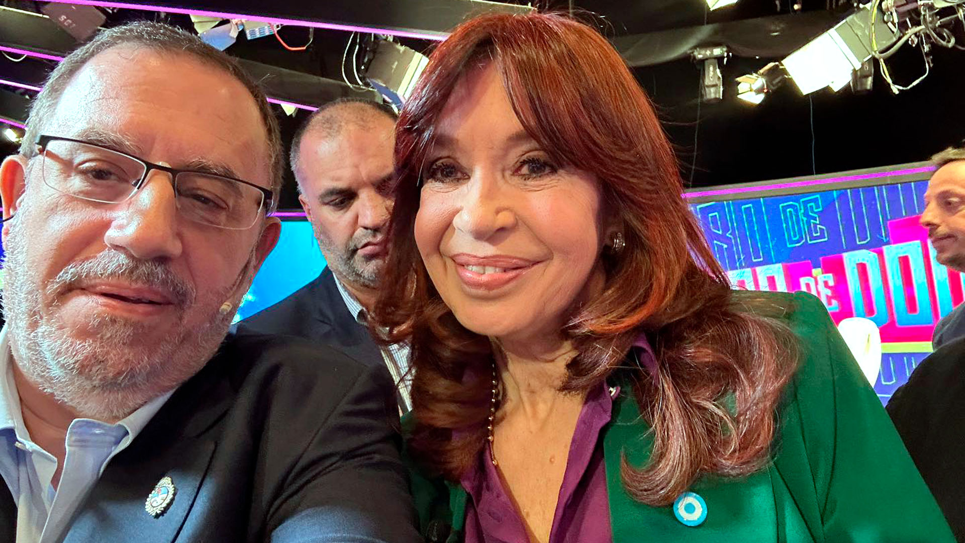 La selfie entre Carlos Maslatón y Cristina Kirchner durante la última entrevista que dio la vicepresidenta en C5N (@carlosmaslaton)