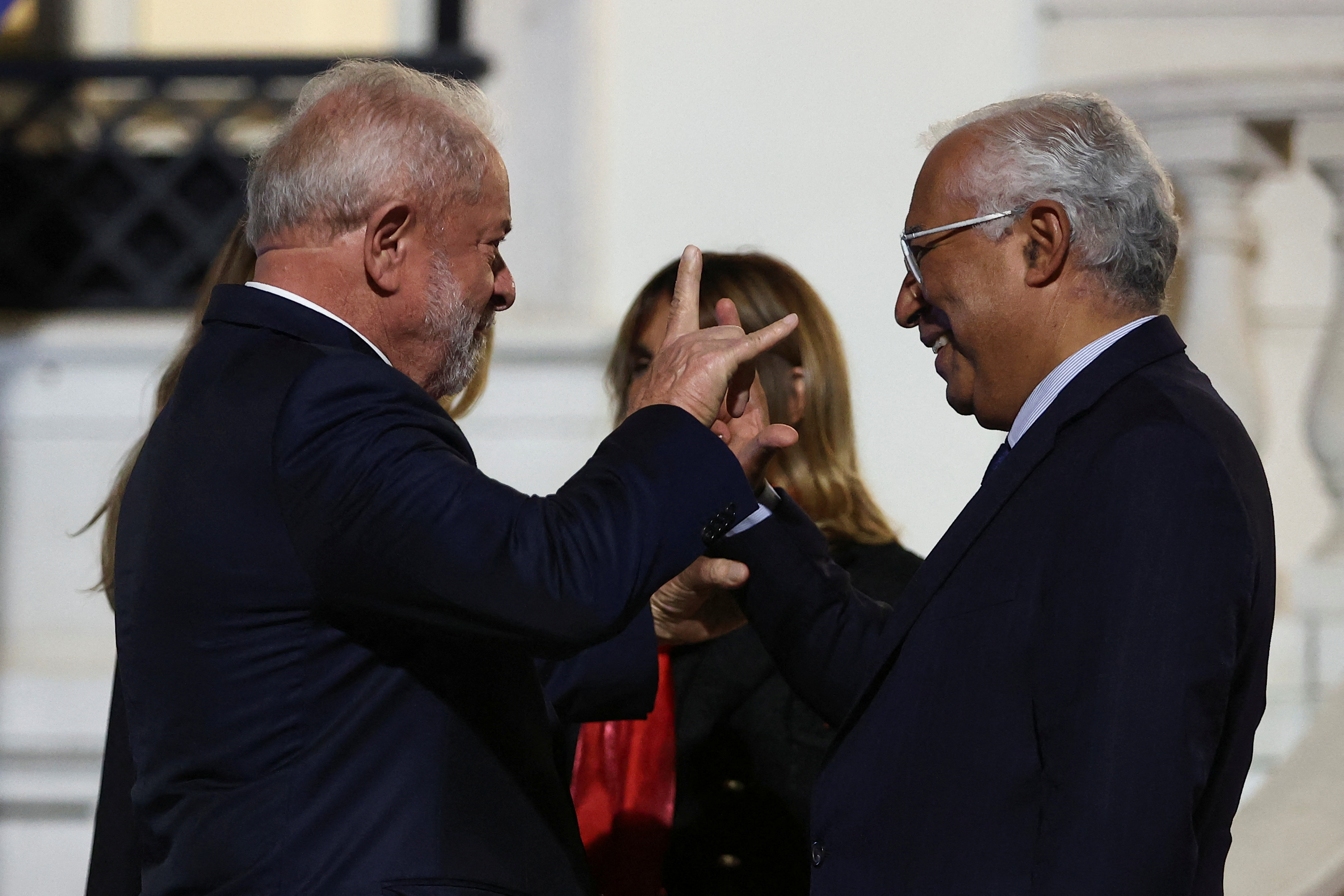 Lula estuvo de visita en Portugal, donde se encontró con el primer ministro Antonio Costa y su esposa Fernanda Maria Goncalves Tadeu (REUTERS/Rodrigo Antunes)