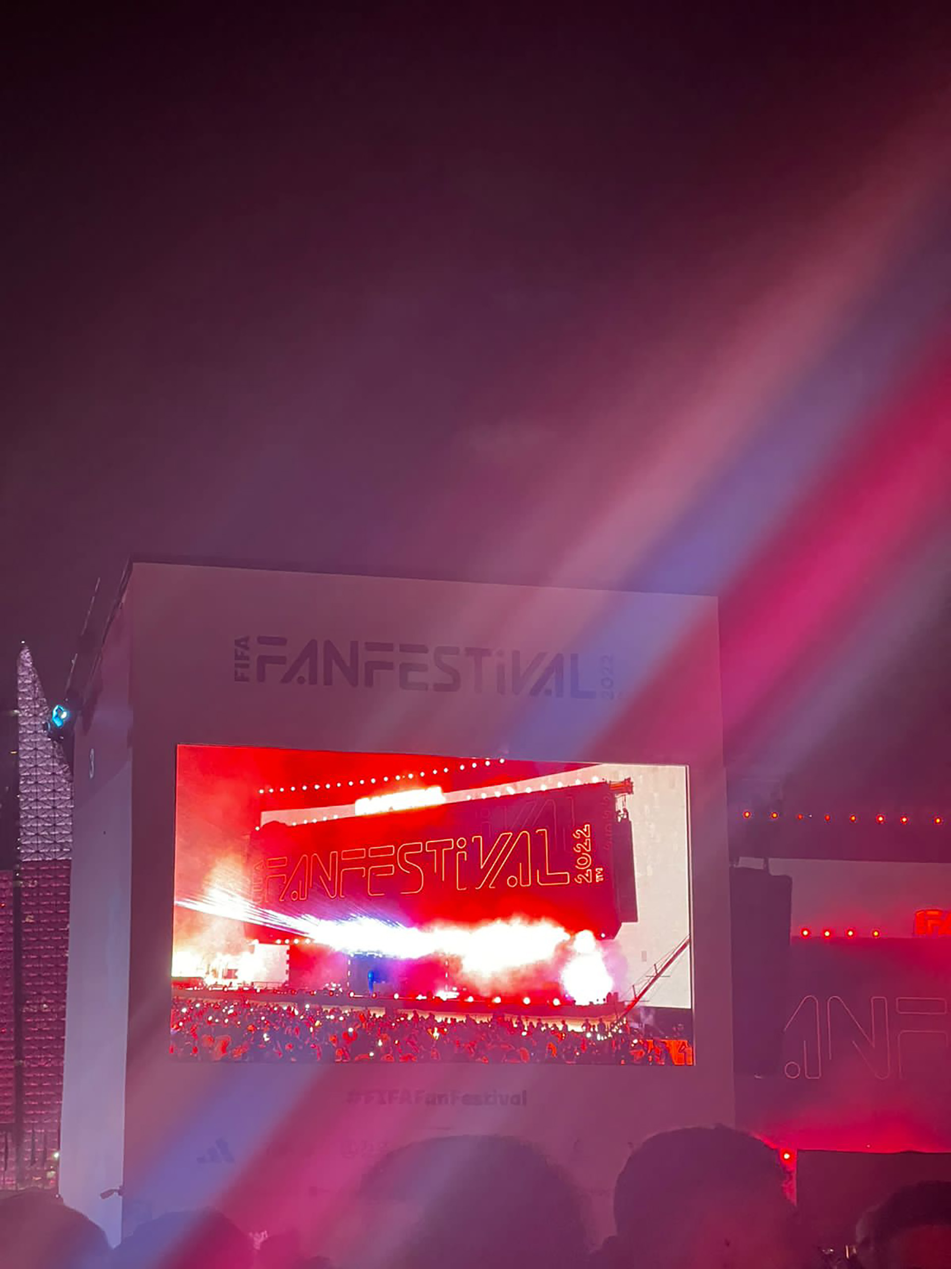 Maluma fue el artista encargado de inaugurar el Fan Fest del Mundial Qatar 2022