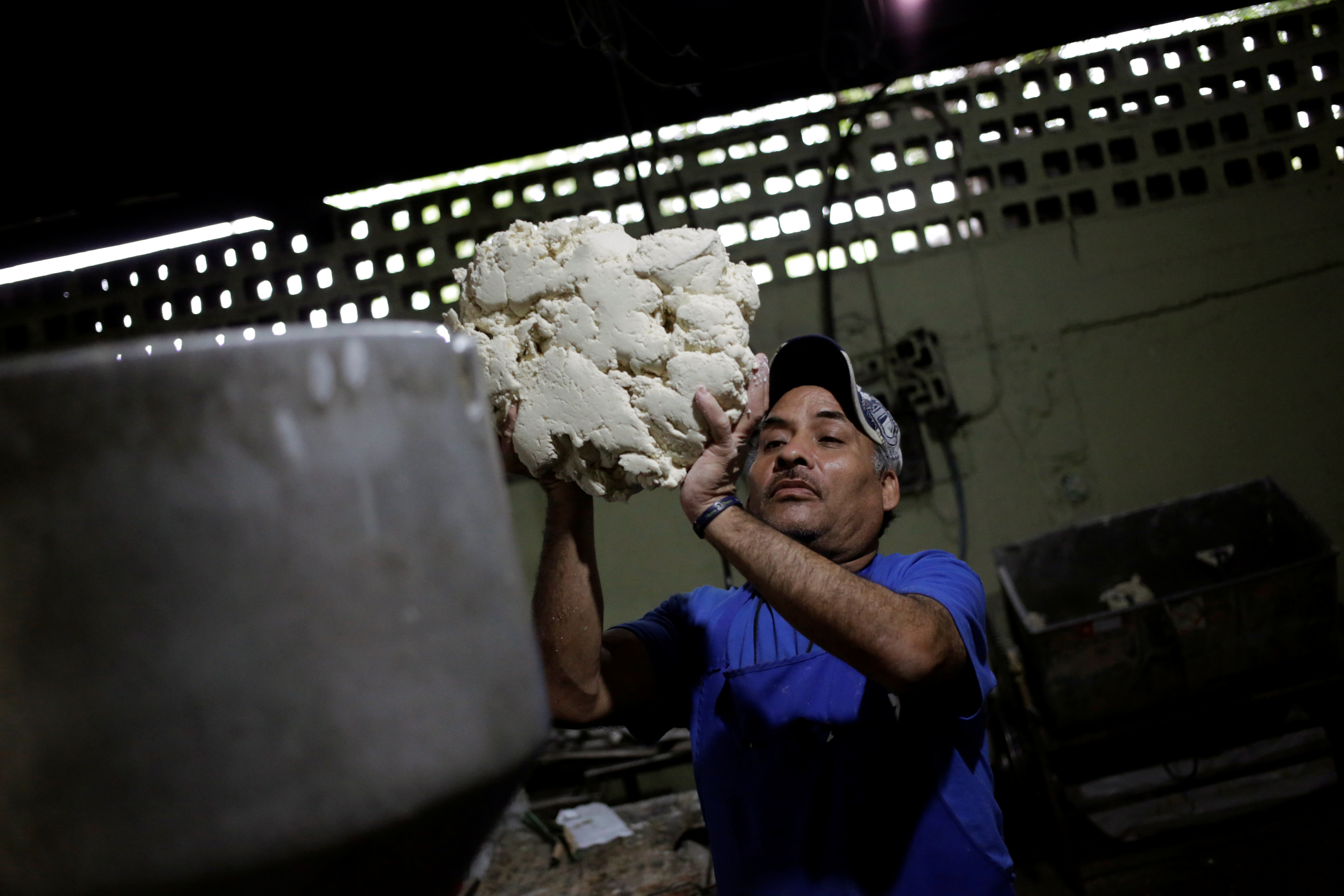 Considerando los parámetros de abasto, costos y precios, las autoridades determinaron que el precio de la tortilla debe permanecer estable (Foto: Reuters / Daniel Becerril)