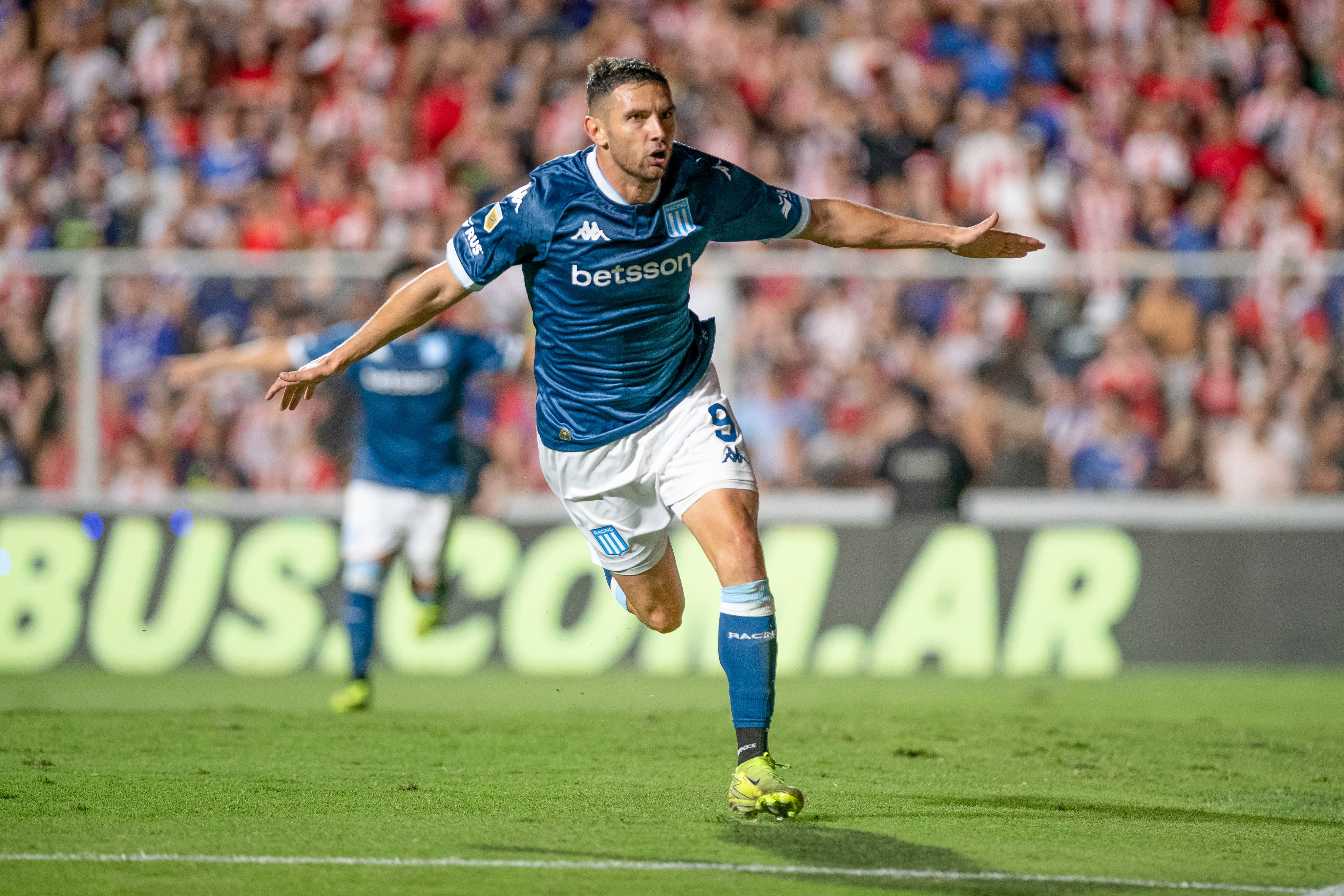 Racing recibe a Unión de Santa Fe con la misión de sumar su primera victoria en el Cilindro