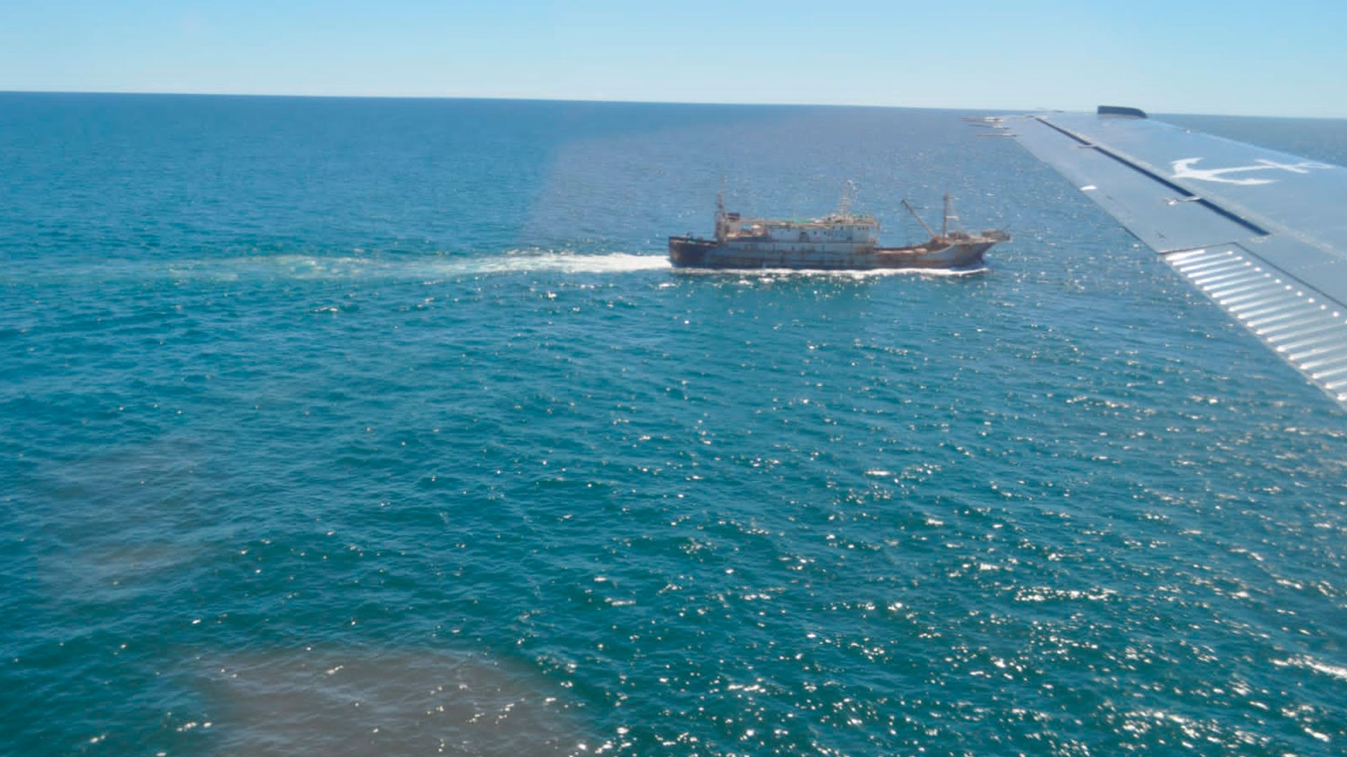 La Armada Argentina lleva contabilizados más de 100 pesqueros chinos ingresando a aguas argentinas, se estima que el total de las naves en tránsito se acerca a las 350