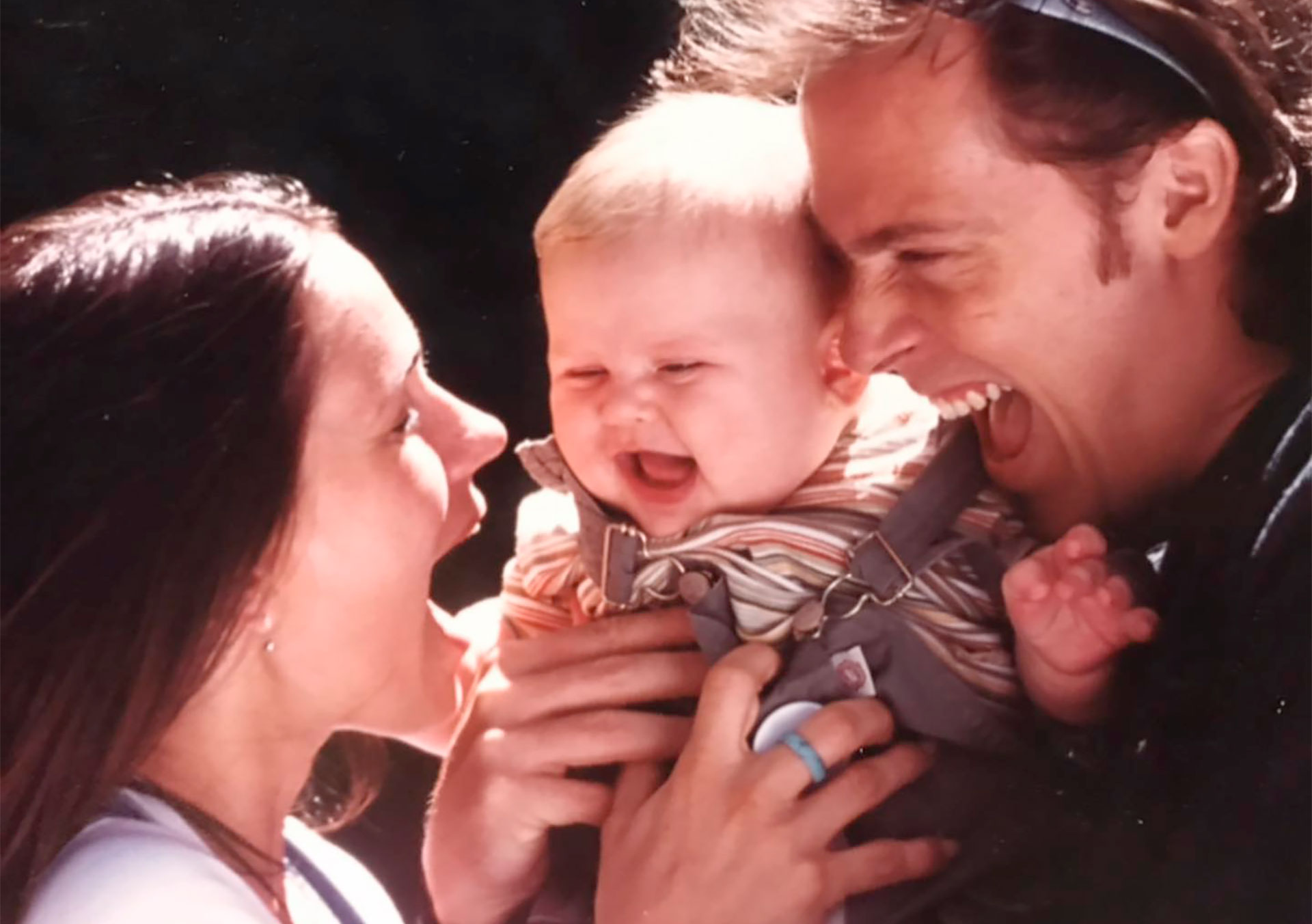 Luca de bebé junto a sus padres, Nancy Dupláa y Matías Martin (Instagram)