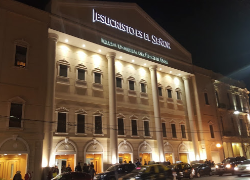 Sede en Buenos Aires de la Iglesia Universal del Reino de Dios, sobre la avenida Corrientes, en el barrio de Almagro (Maximiliano Luna)