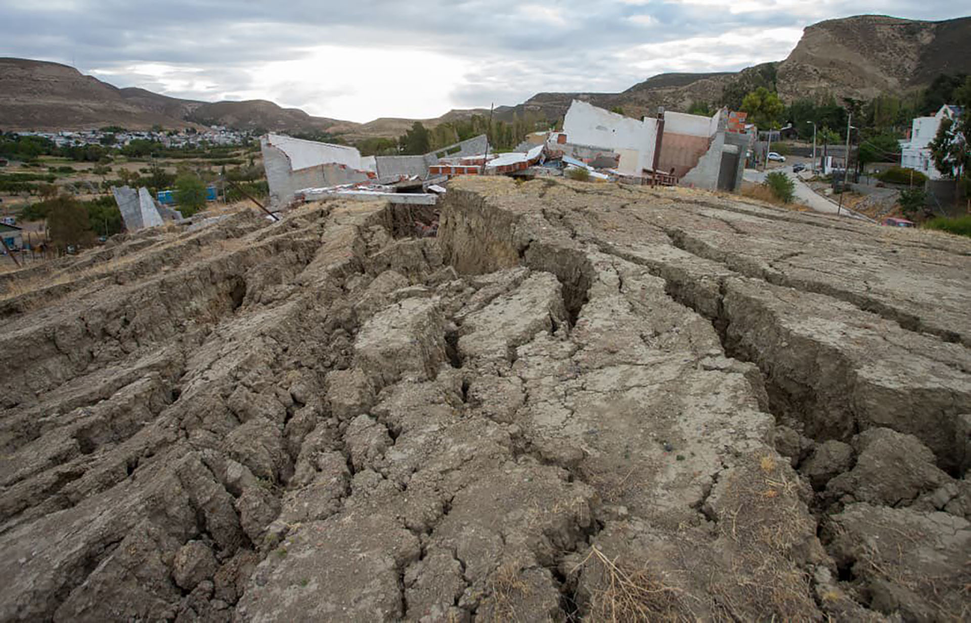 Cómo sigue la situación de los vecinos de Comodoro Rivadavia afectados por el deslizamiento del Cerro Hermitte