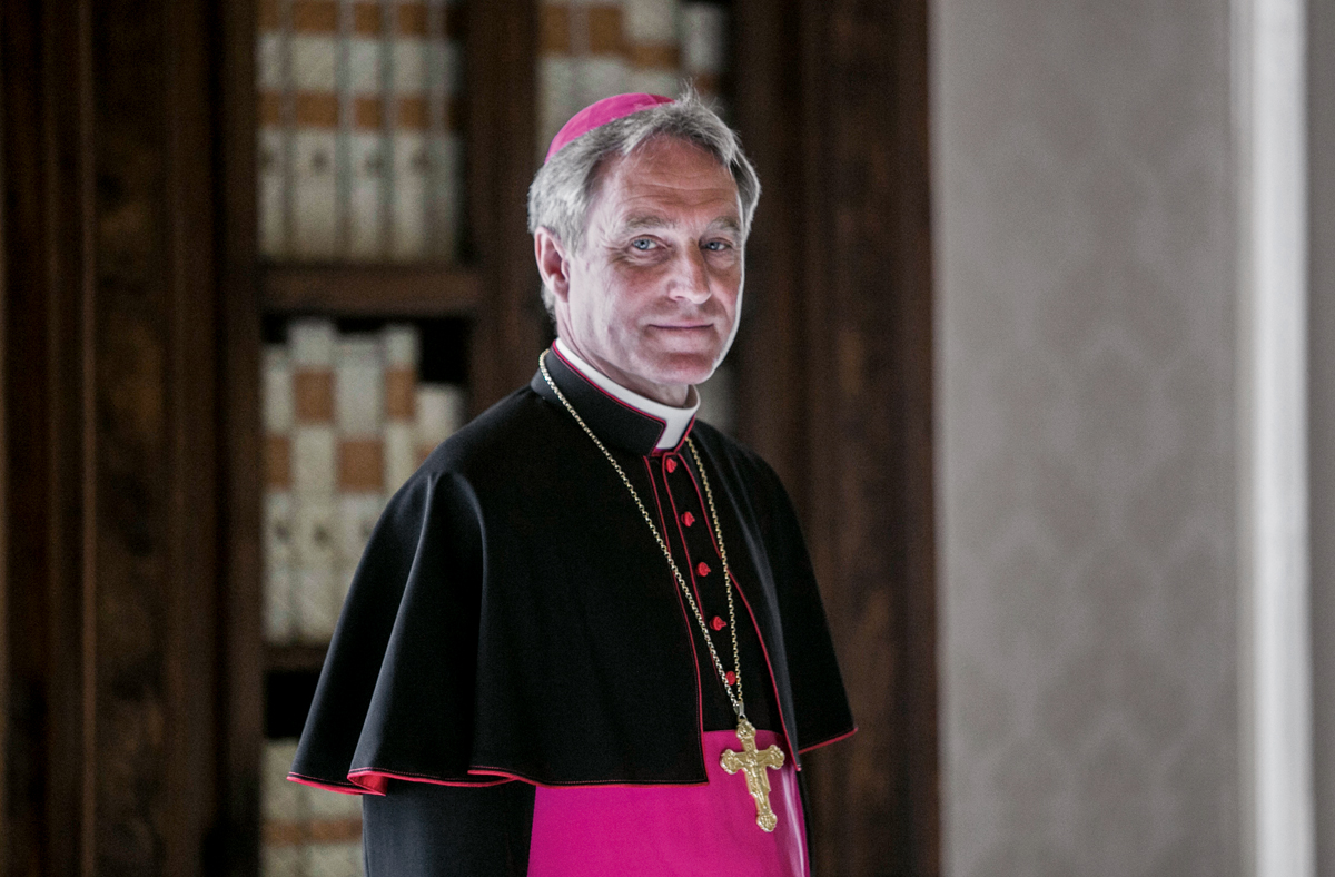 Monseñor Georg Gänswein fue el secretario personal de Benedicto XVI por dos décadas, desde que el pontificio alemán, recientemente fallecido, lo eligió en 2003.