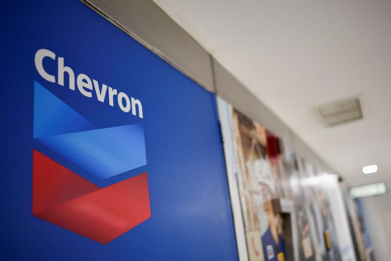El Gobierno de Joe Biden autorizó a la petrolera estadounidense Chevron a retomar operaciones limitadas de extracción de recursos naturales en Venezuela (REUTERS/Gaby Oraa/Archivo)