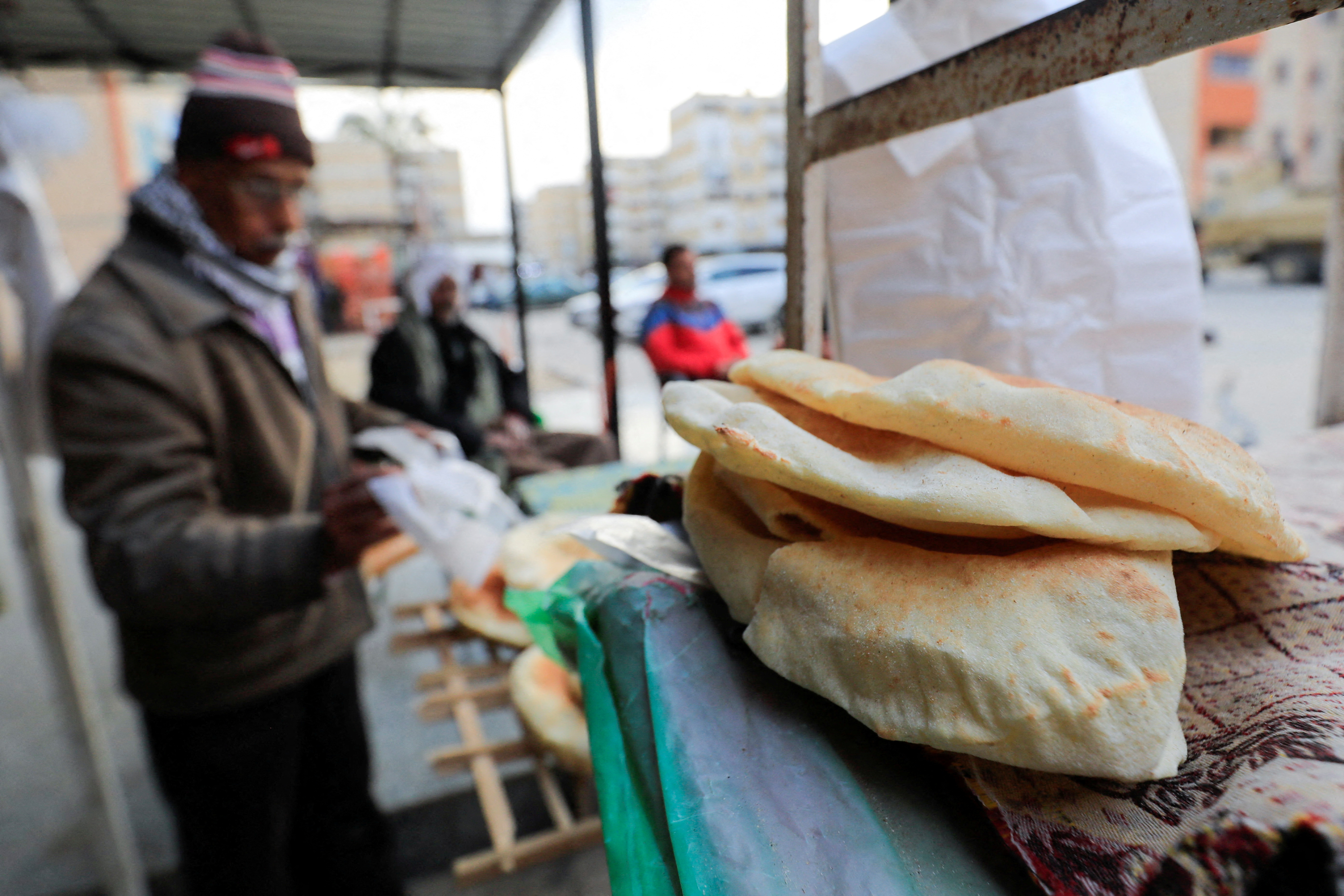 Venta de pan en la ciudad egipcia de de Al-Arish (REUTERS/Amr Abdallah Dalsh)