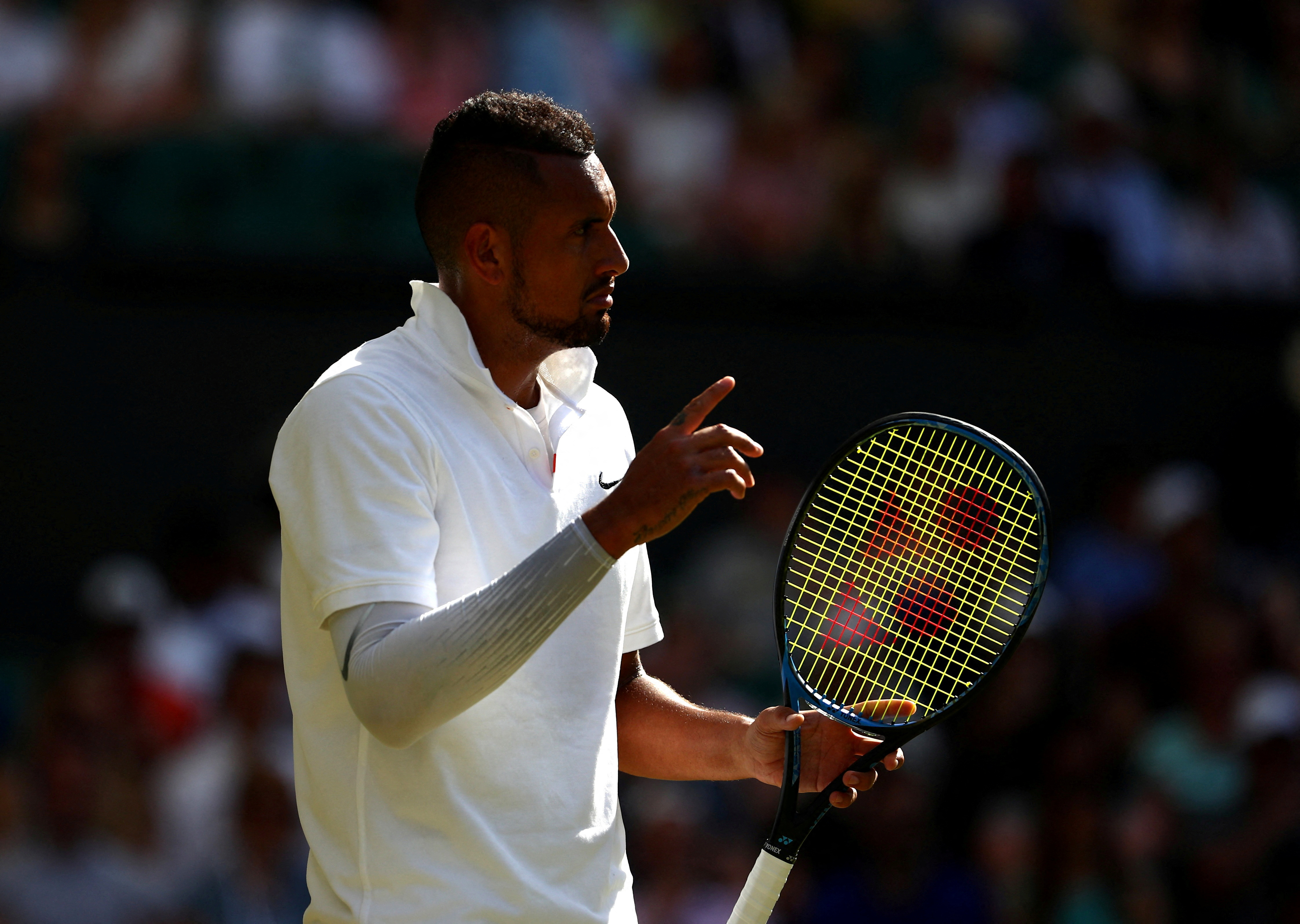 Nick Kyrgios lució la manga blanca durante Wimbledon 2019 (Reuters)