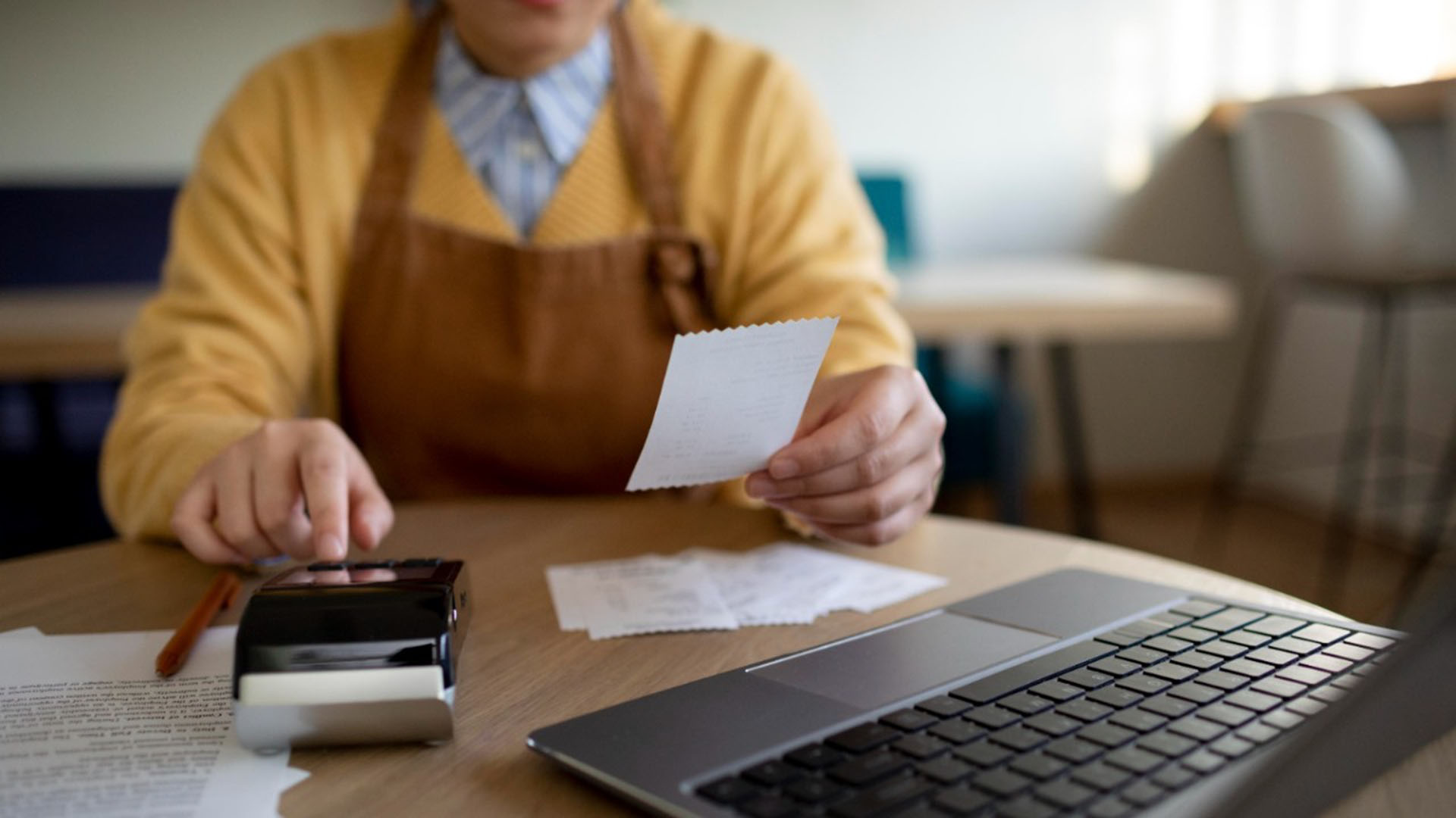 El Grammy a la mejor tapa de álbum regresa tras 50 años: Bad Bunny, Wet Leg y los nuevos universos visuales de la música pop 