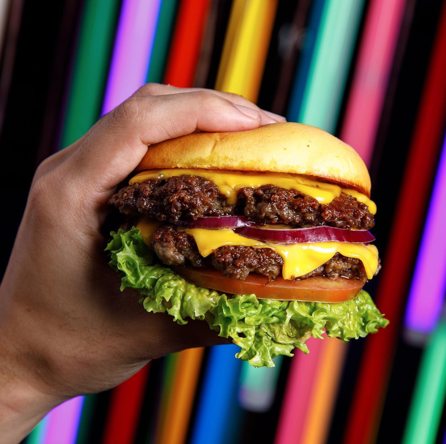 Su oferta gastronómica se complementa con una temática gamer y un blend de carne que convierten a sus hamburguesas en unas de las mejores de la ciudad