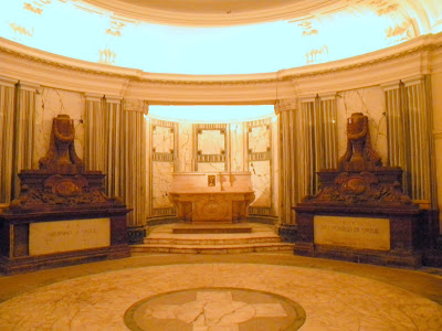 Cripta de la Catedral de Mercedes, en la provincia de Buenos Aires, hecha con mármol de Carrara