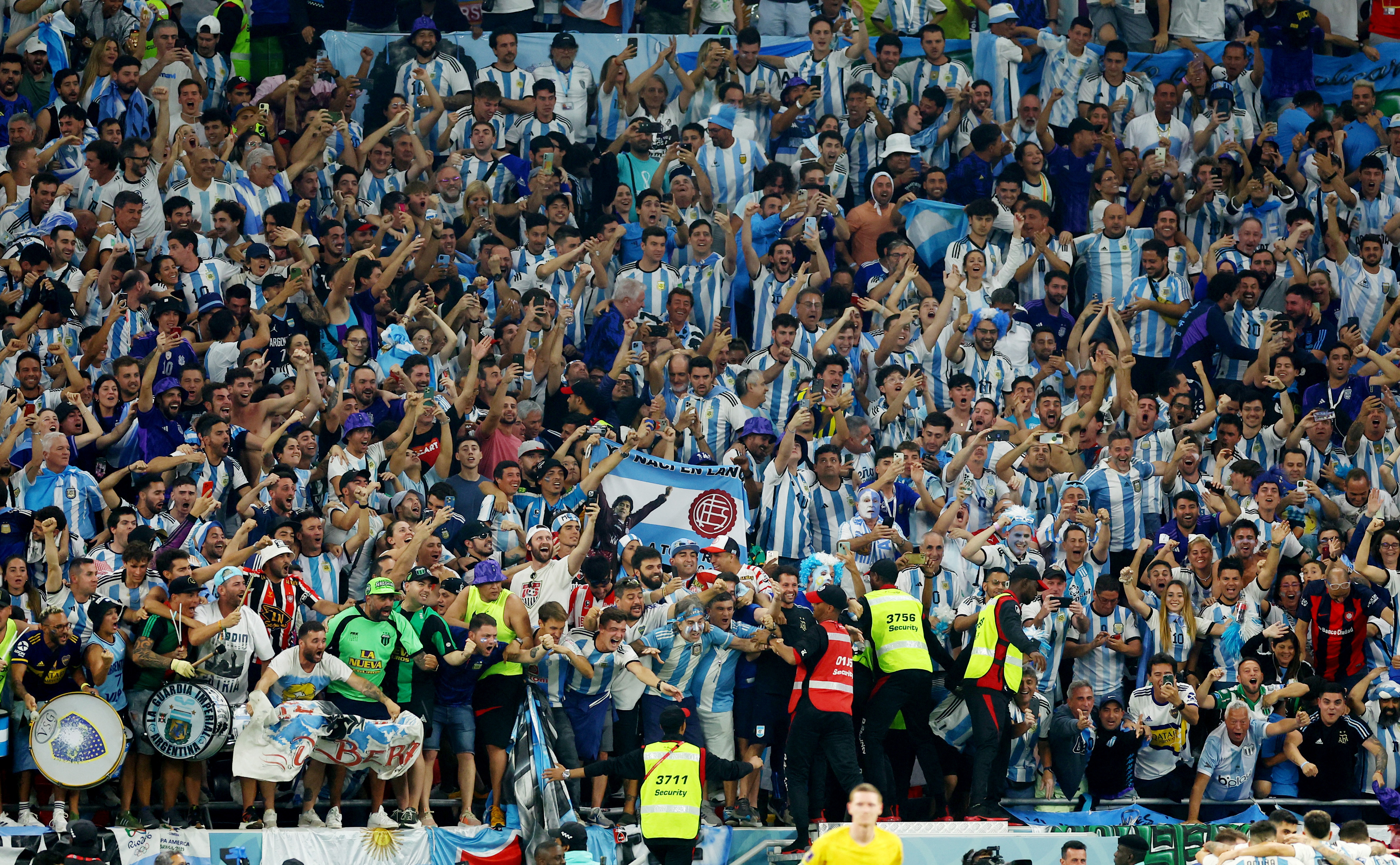 El 2-0 desató la euforia de los hinchas argentinos
