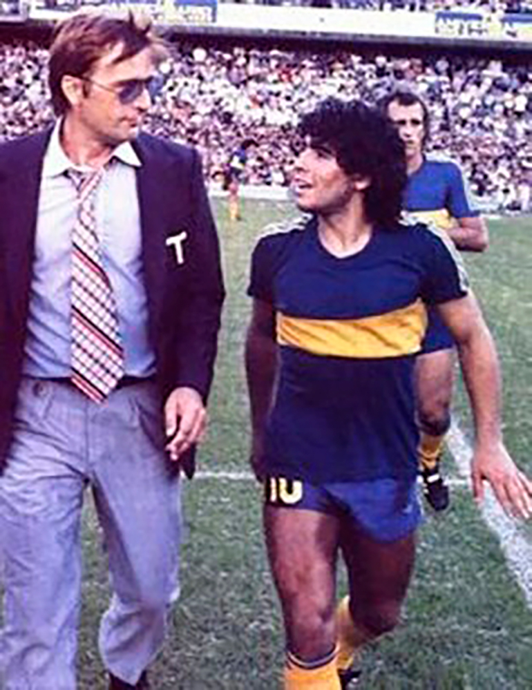 Marzolini junto a Maradona. Juntos le dieron a Boca el título del Metropolitano de 1981