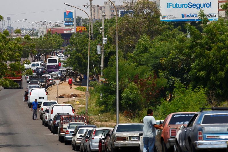 Tuits sobre escasez de combustible llevaron al arresto de líder sindical  petrolero venezolano: documento - Infobae