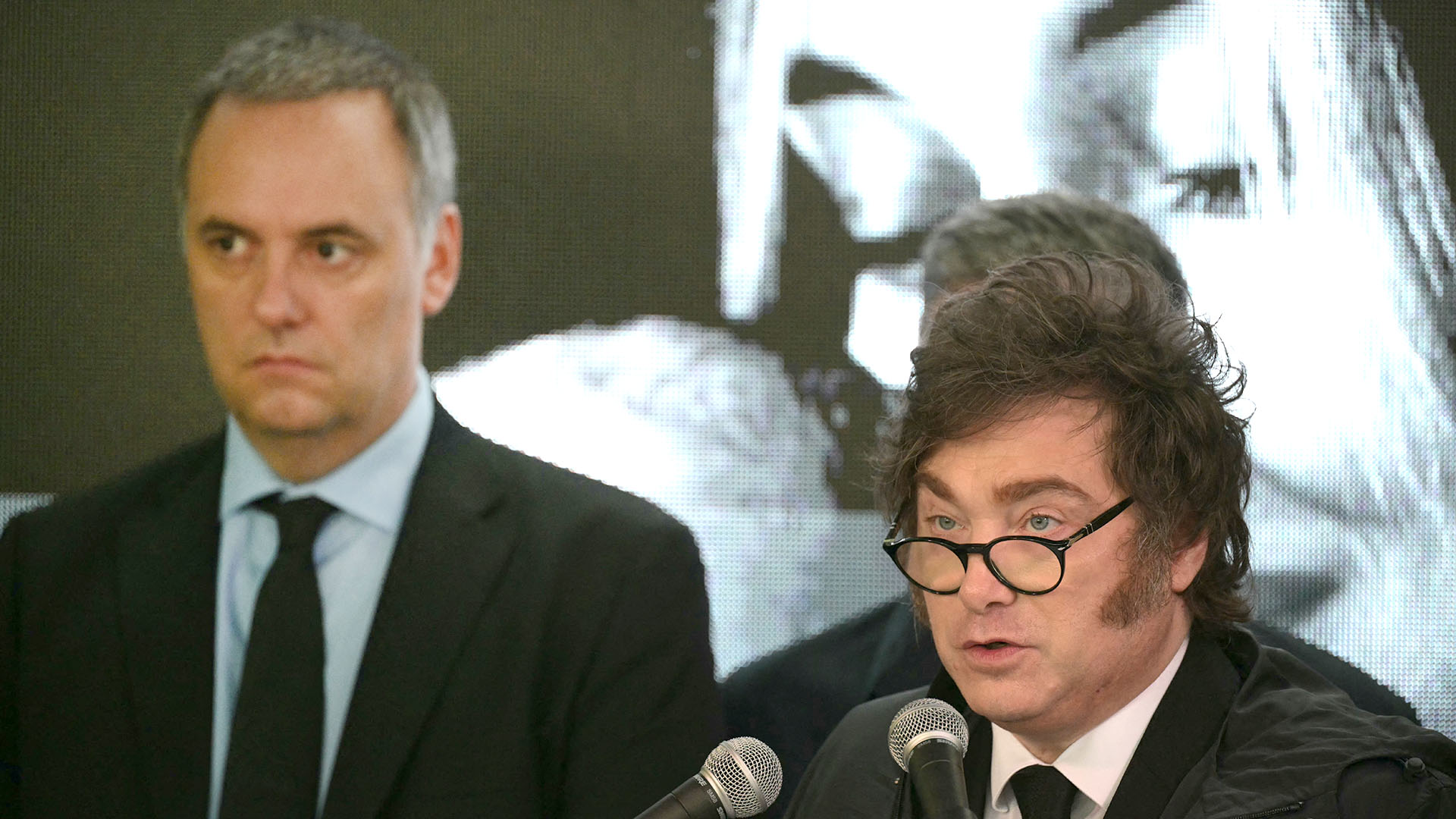 Milei insiste con blindar a Adorni y lo dej&oacute; a cargo de la gesti&oacute;n, pero crece el malestar en el Gabinete
