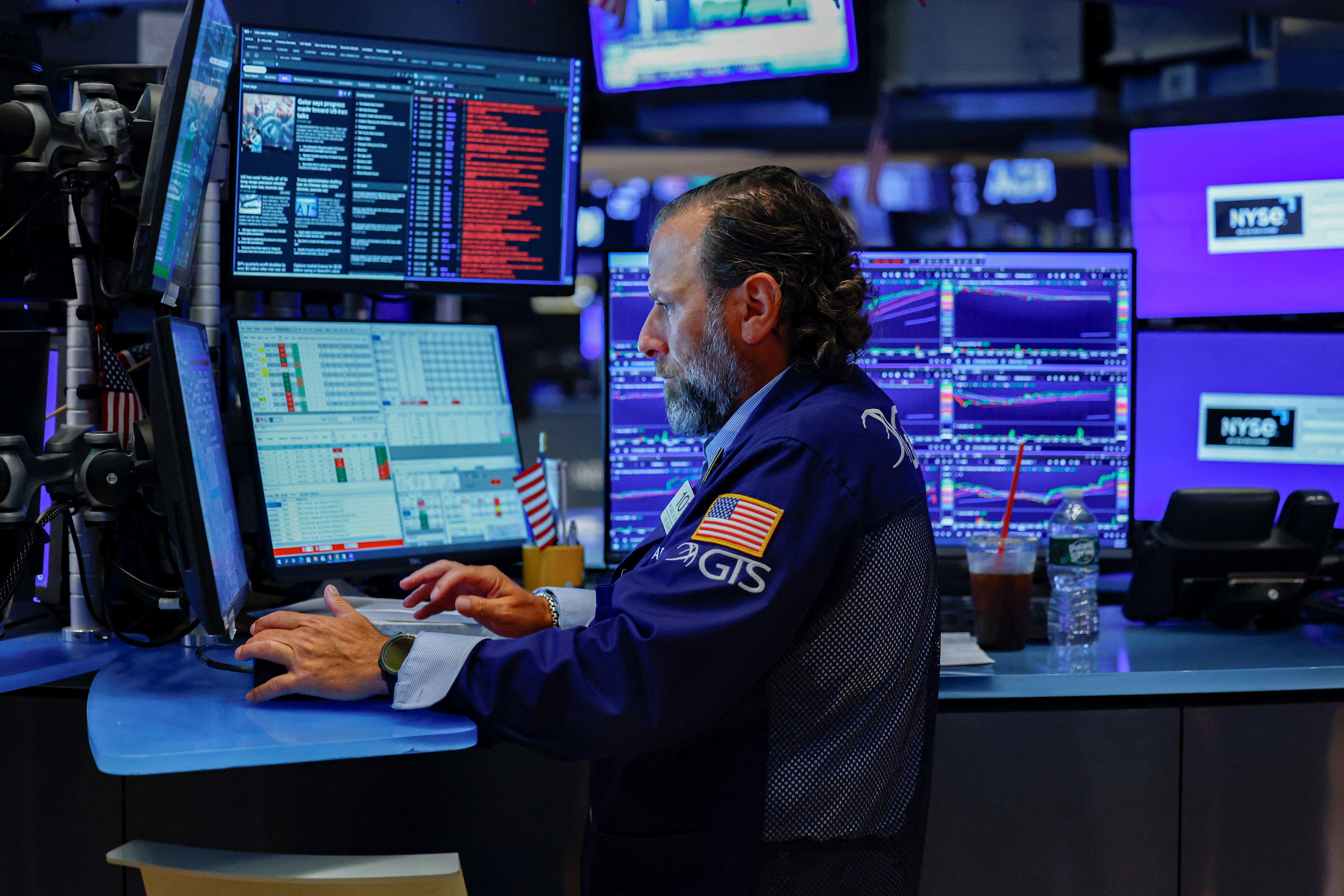 Jornada financiera: los activos argentinos no se contagiaron de la euforia de Wall Street y el riesgo pa&iacute;s volvi&oacute; a subir