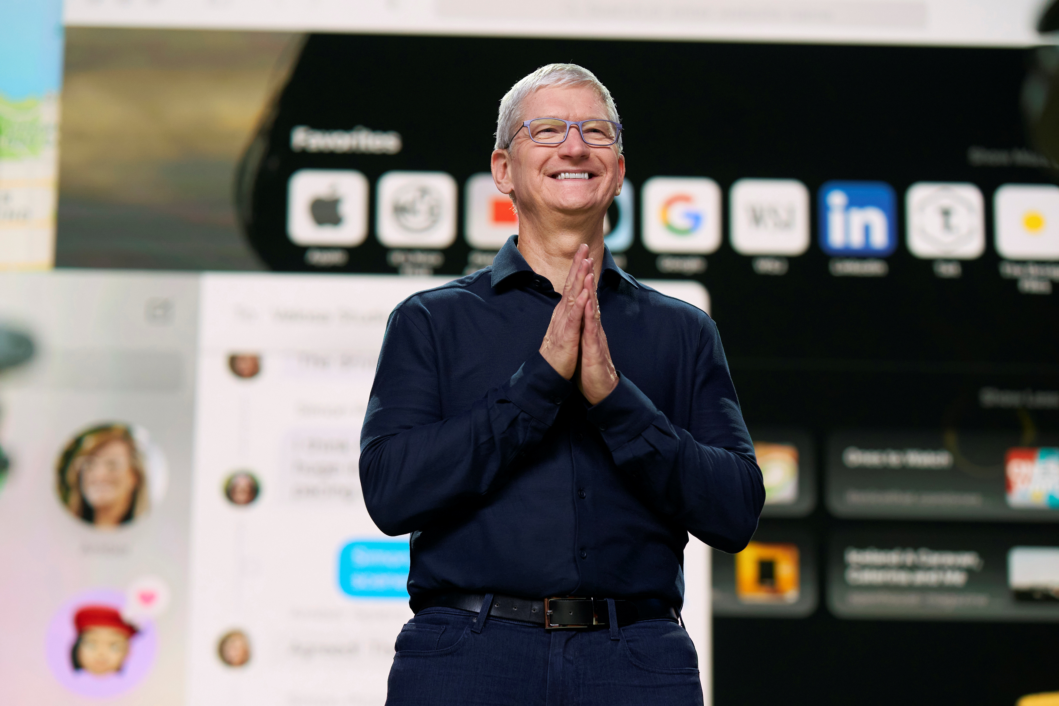 Tim Cook, CEO de Apple durante la conferencia (Brooks Kraft/Apple Inc/Handout via REUTERS)