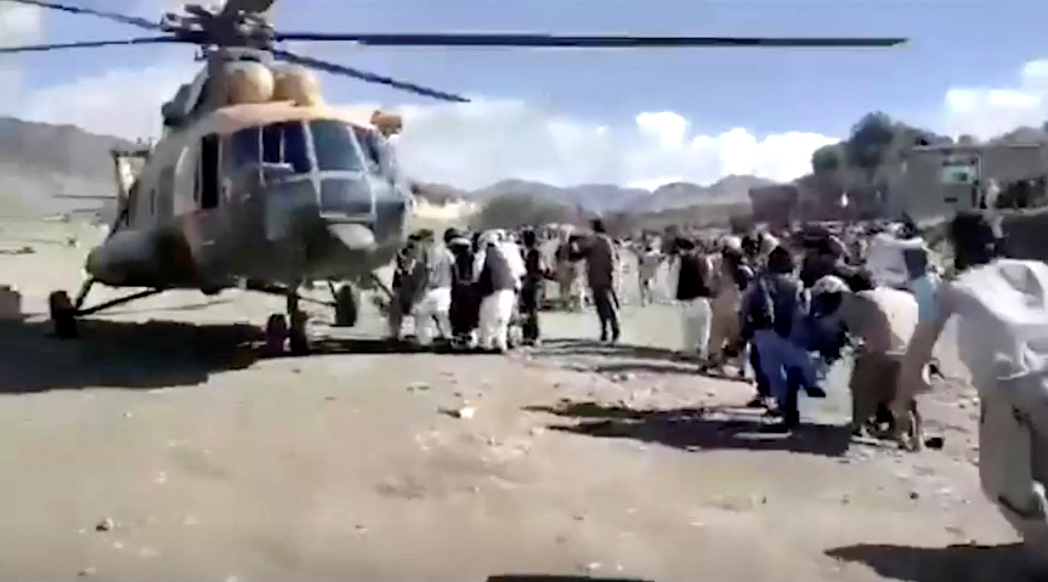 Transport der Verletzten per Helikopter
