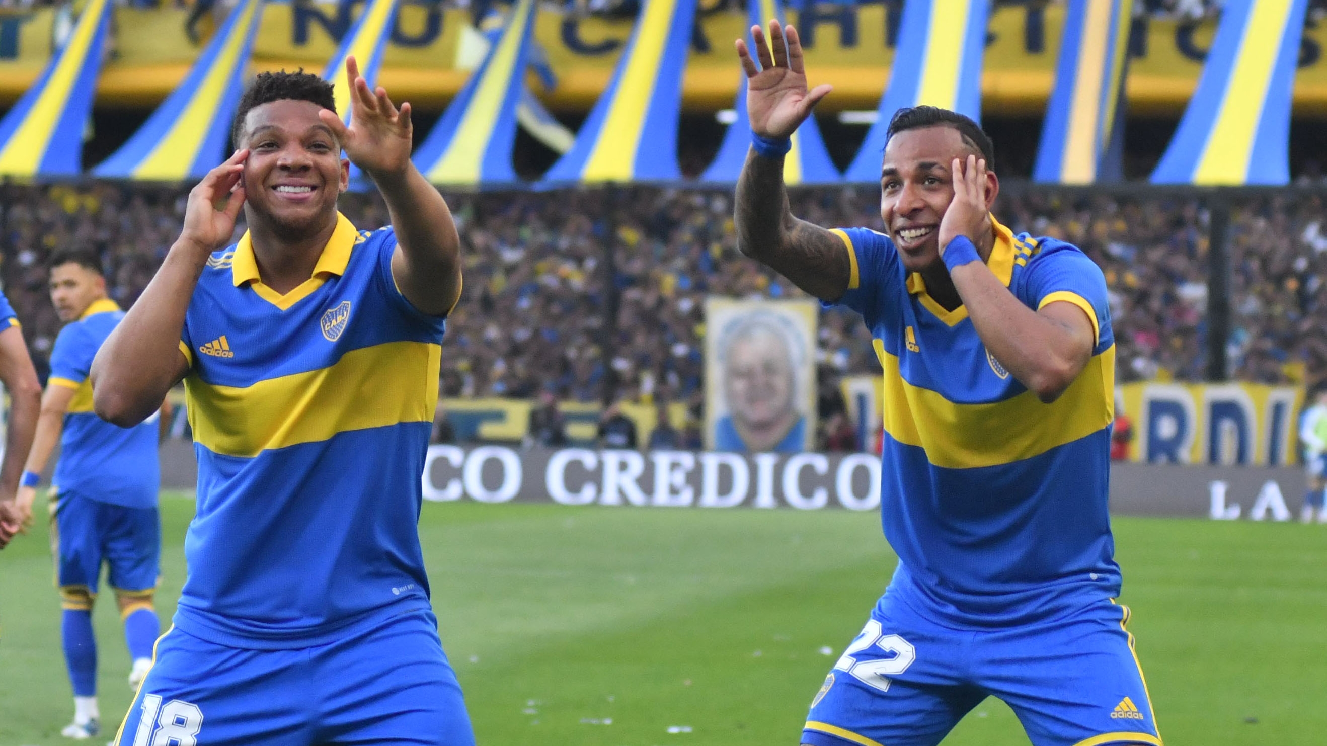 Frank Fabra y Sebastían Villa celebrando un gol. Foto: InfoBae