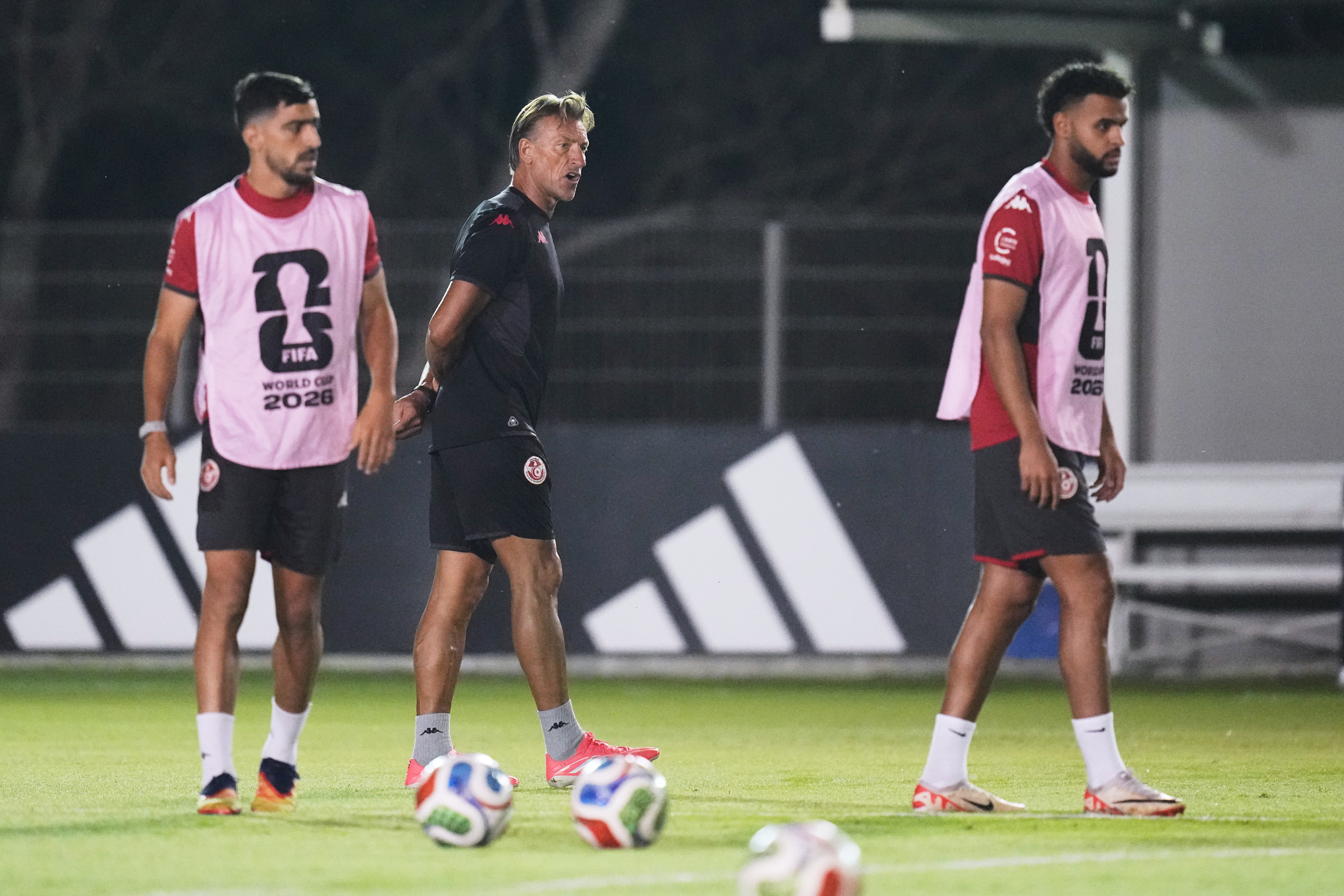 La encendida arenga del nuevo t&eacute;cnico de T&uacute;nez al plantel tras asumir en pleno Mundial: "Todo el mundo est&aacute; enojado"