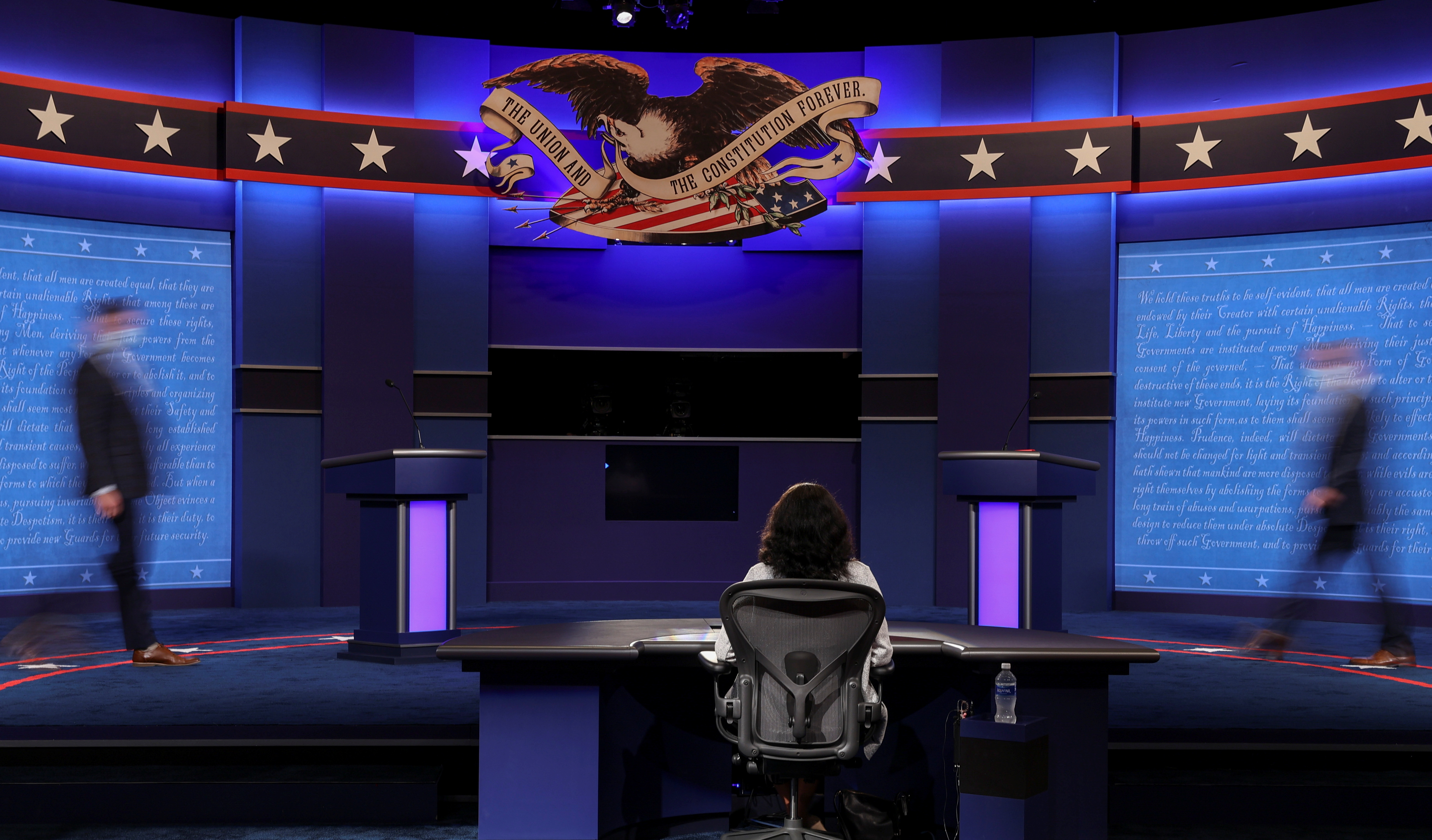 La moderadora Kristin Welker en la previa del segundo y último debate antes de las elecciones presidenciales de EEUU.  REUTERS/Jonathan Ernst