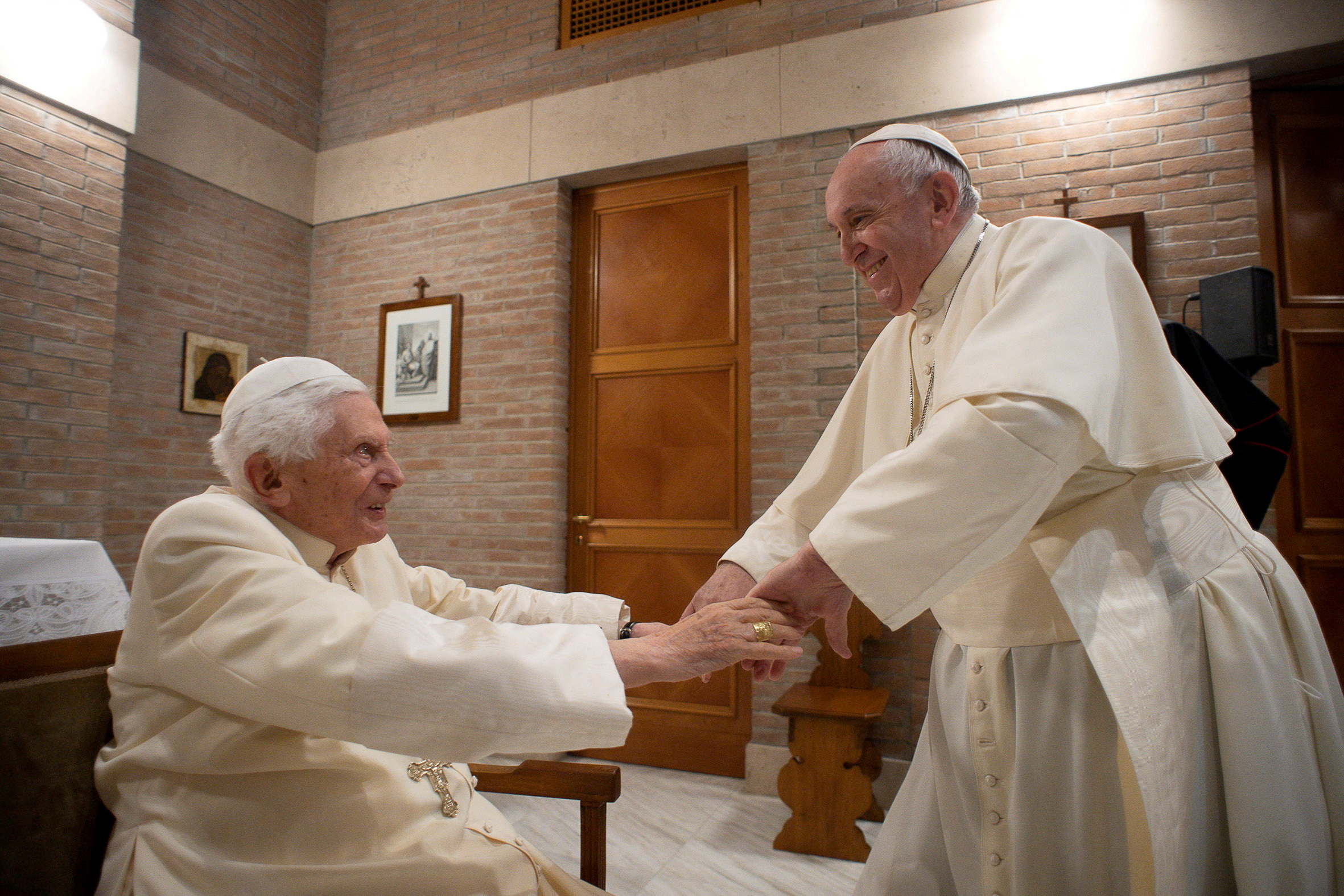 El papa Francisco recordó a Benedicto XVI a un año de su muerte y expresó su “afecto, gratitud y admiración”