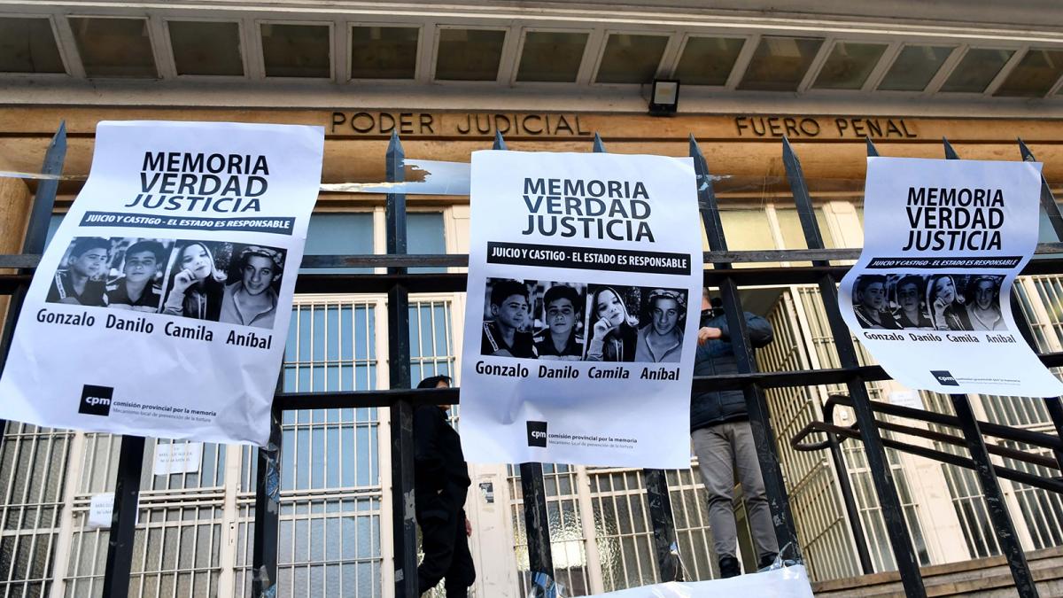 El TOC N°4 de La Plata se llenó de carteles que pedían justicia para las cinco víctimas