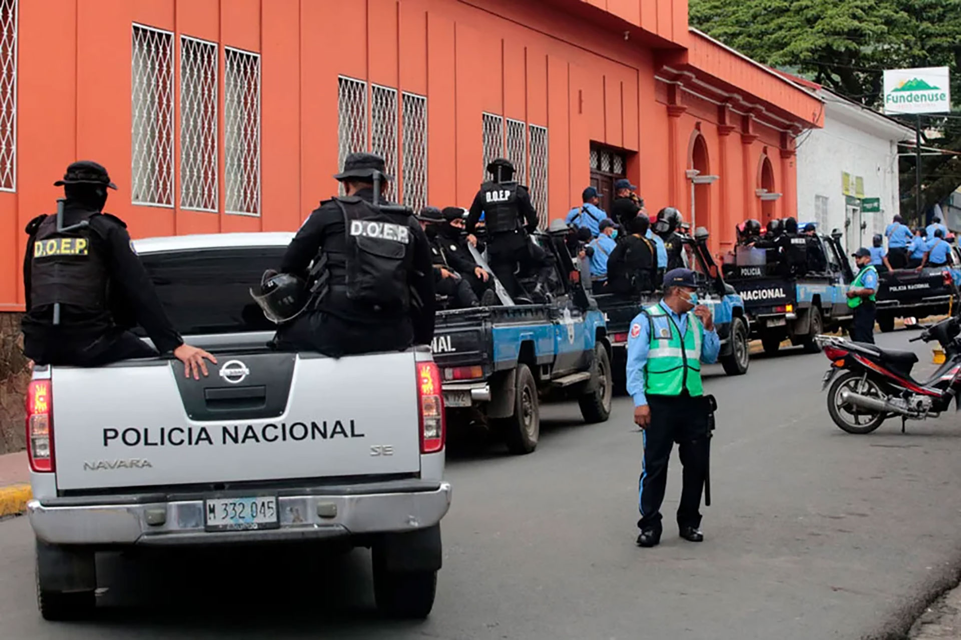 Durante 18 días la policía nicaragüense mantuvo un cerco sobre la Curia Episcopal de Matagalpa, donde residía monseñor Rolando Álvarez, en agosto del año pasado. (Foto cortesía)