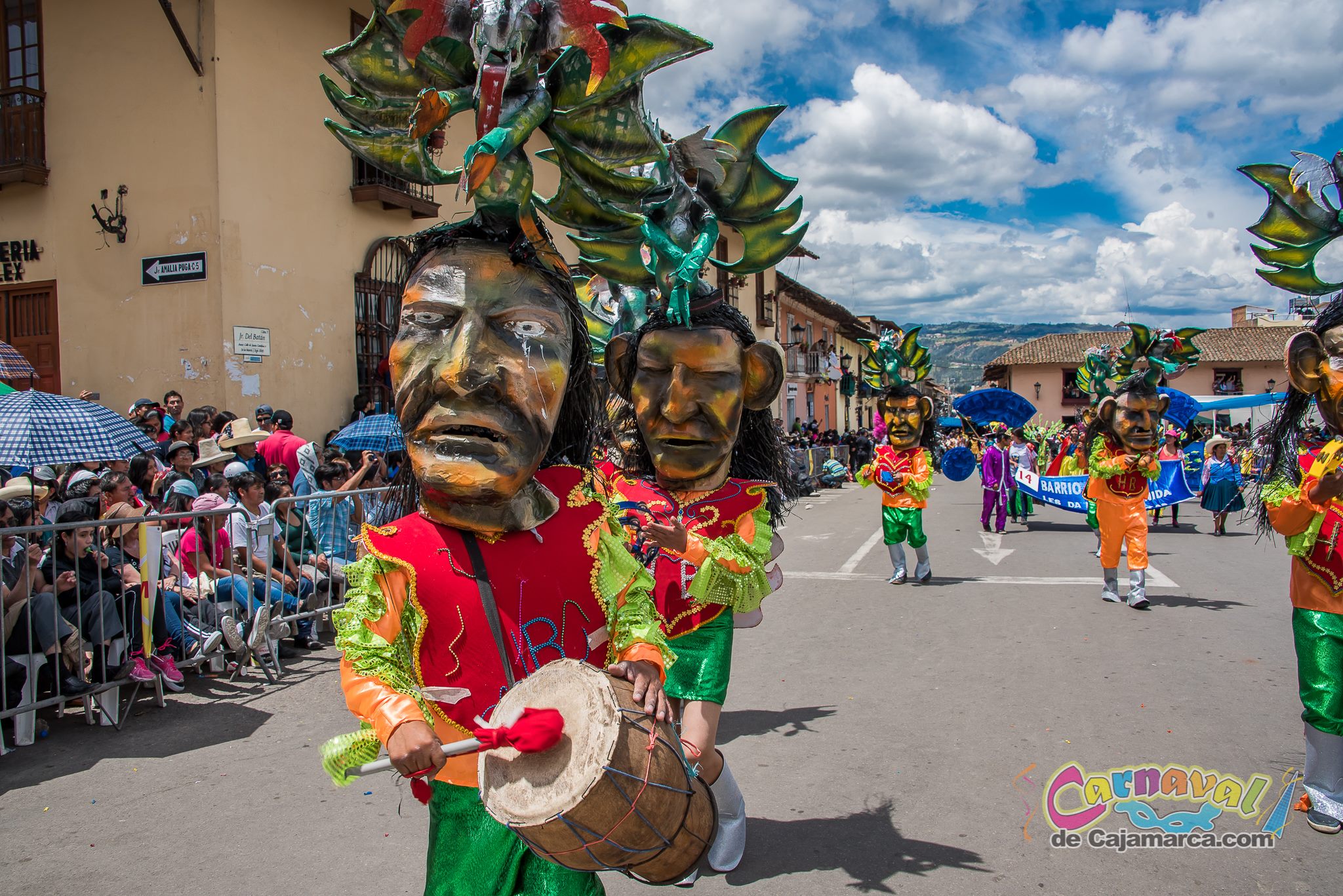 Los pasacalles unen a los barrios cajamarquinos. (Carnaval de Cajamarca Facebook)