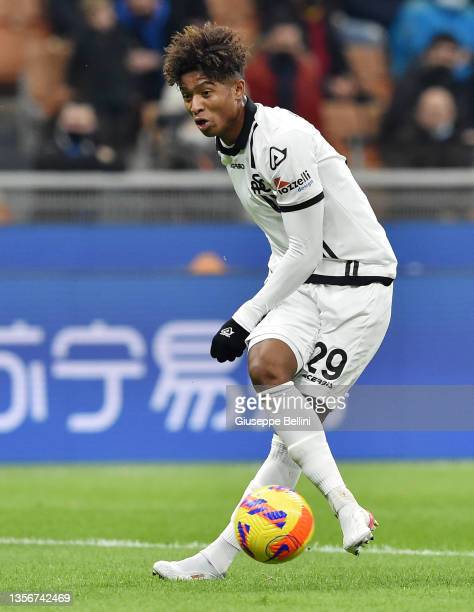 MILAN, ITALY - DECEMBER 01:  Eddy Salcedo of Spezia Calcio in action during the Serie A match between FC Internazionale and Spezia Calcio at Stadio Giuseppe Meazza on December 1, 2021 in Milan, Italy.  (Photo by Giuseppe Bellini/Getty Images)
