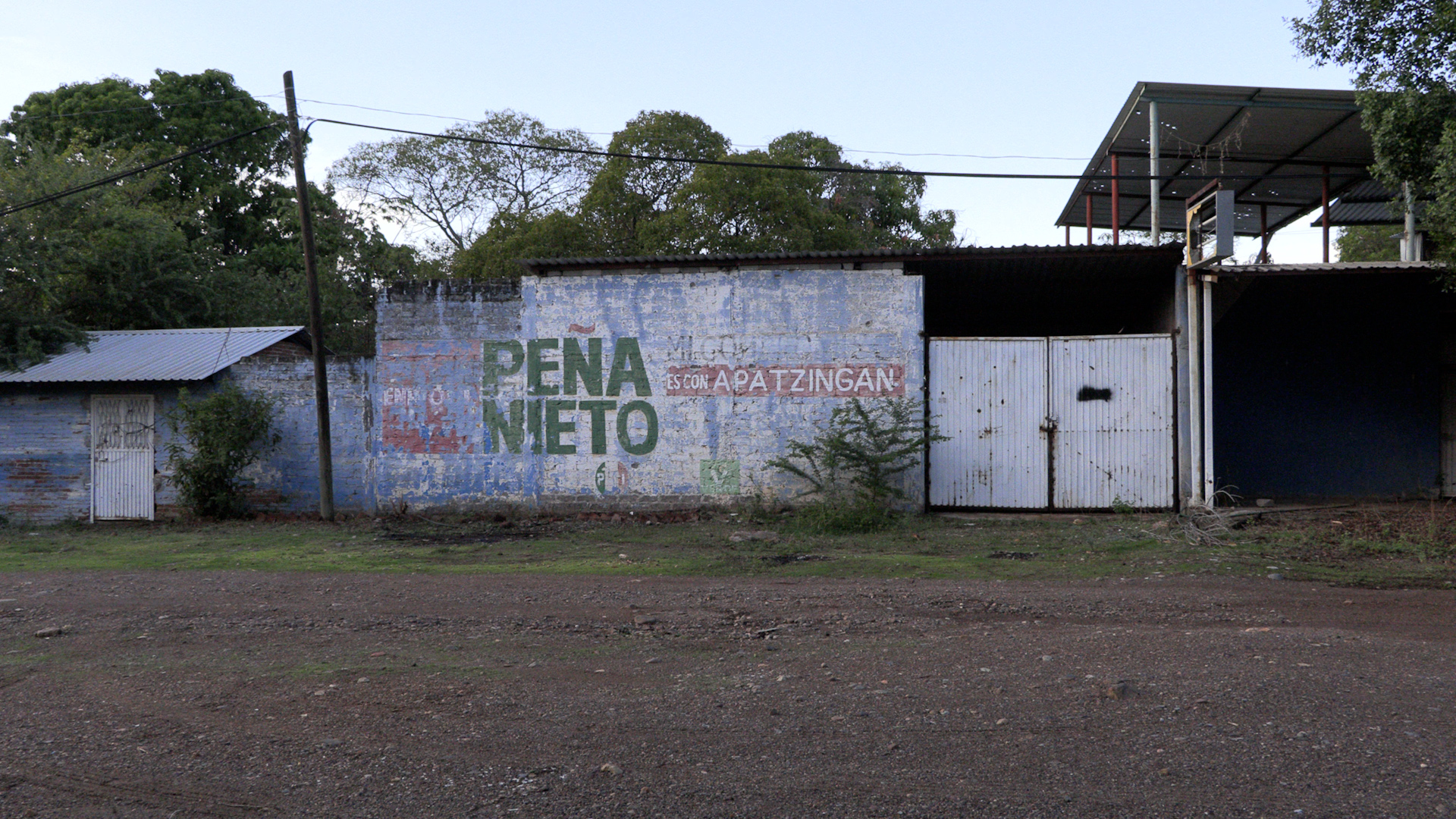 Casas baleadas se ven por todas partes en la cuna del Mencho (Foto: J.M. Mariscal/Infobae México)